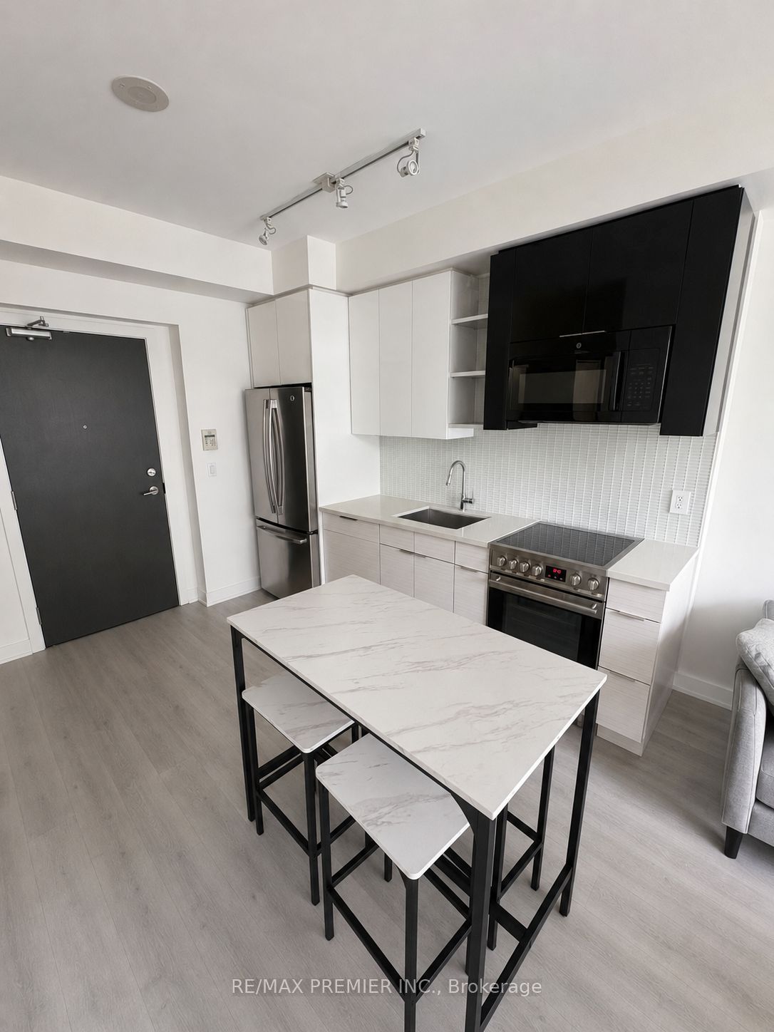 33 Shore Breeze Drive 1006, Toronto, ON M8V 0G1 photo 2