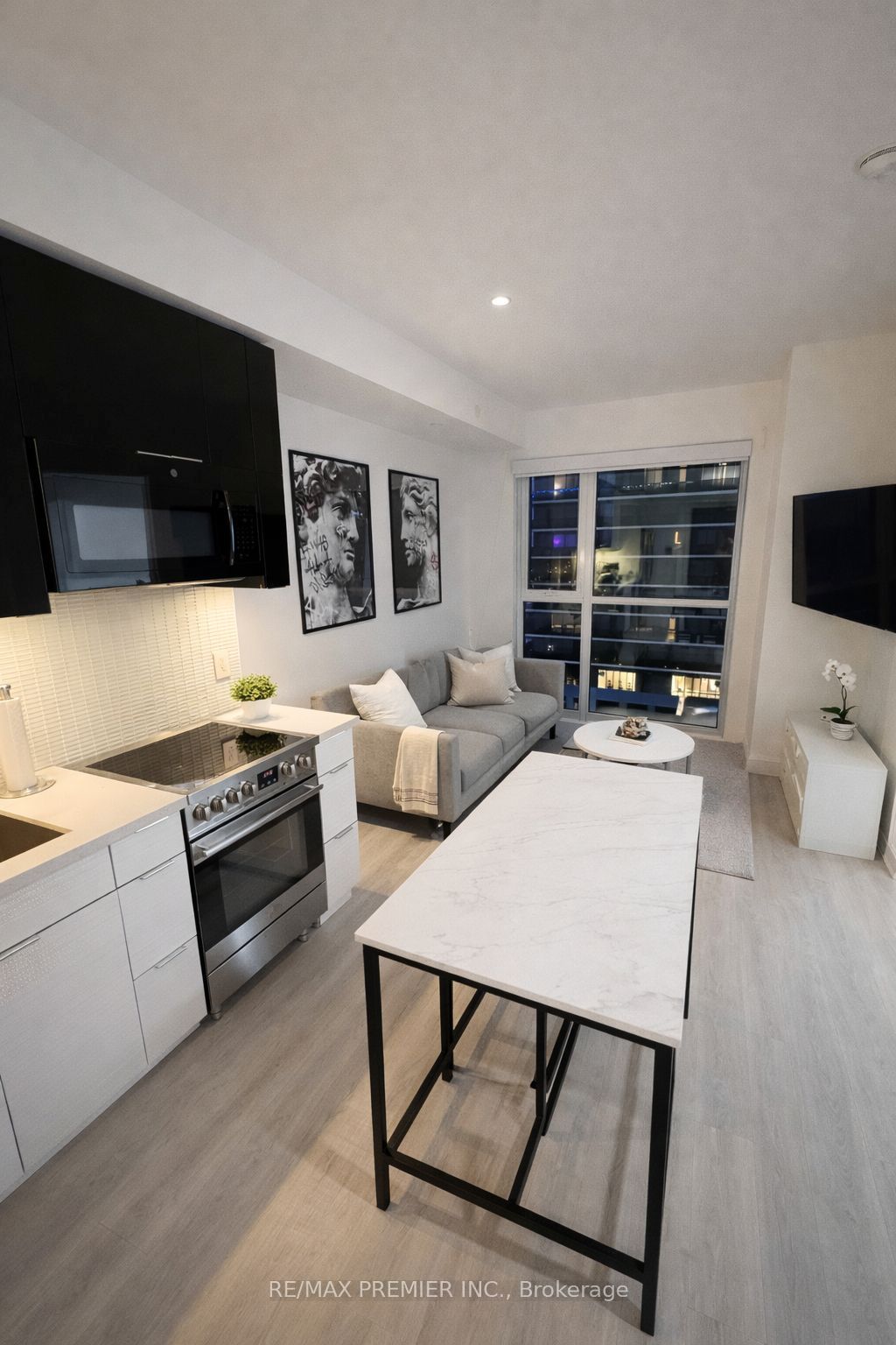 33 Shore Breeze Drive 1006, Toronto, ON M8V 0G1 photo 3