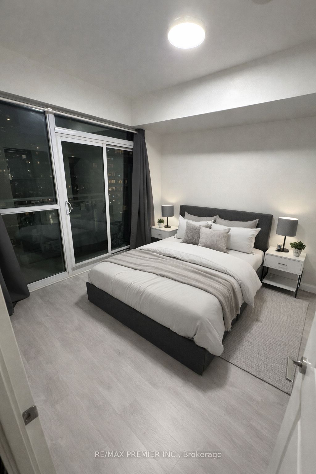 33 Shore Breeze Drive 1006, Toronto, ON M8V 0G1 photo 4