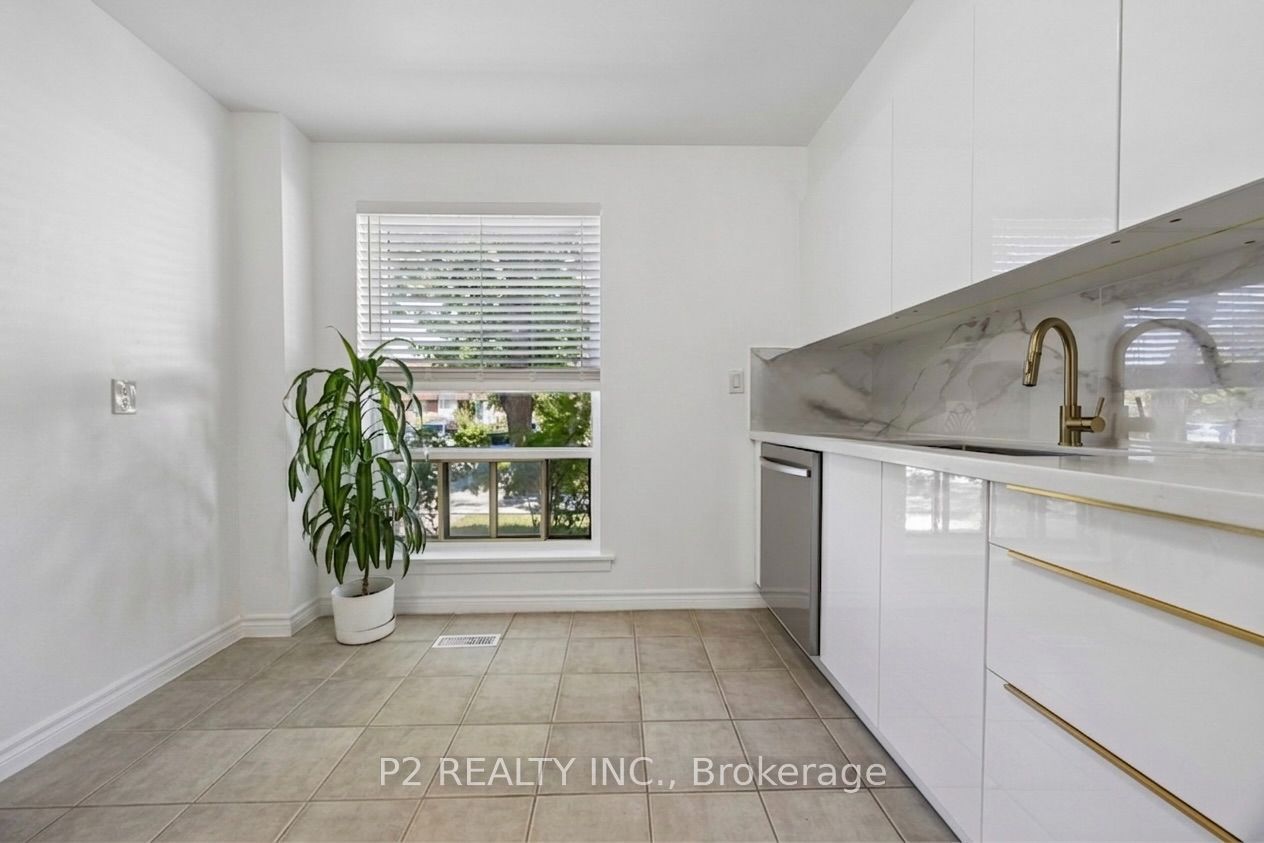 22-25 Gosford Blvd. Boulevard N, Toronto, ON M3N 2G7 photo 2