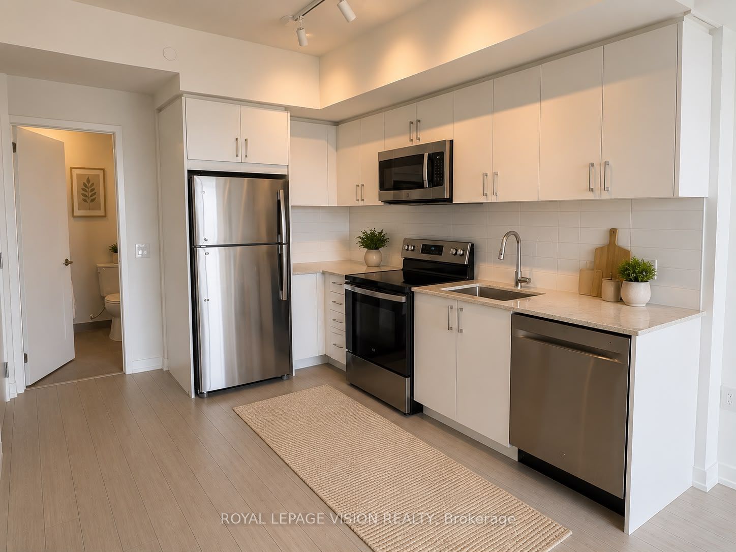 4010 Eglinton Avenue W 1814, Toronto, ON M9A 0G5 photo 3