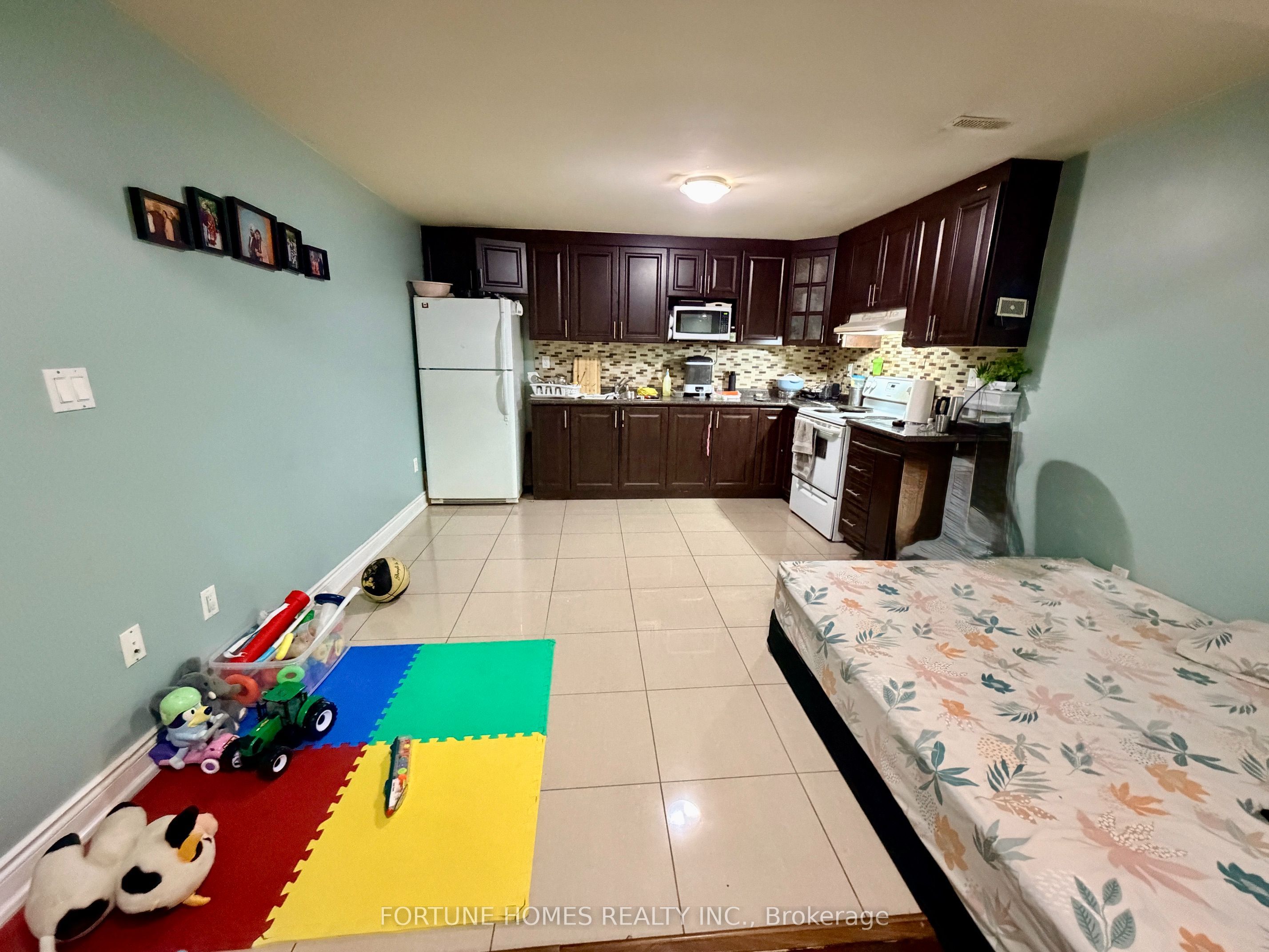 9 Paddington Road, Brampton, ON L6P 2B3 photo 2