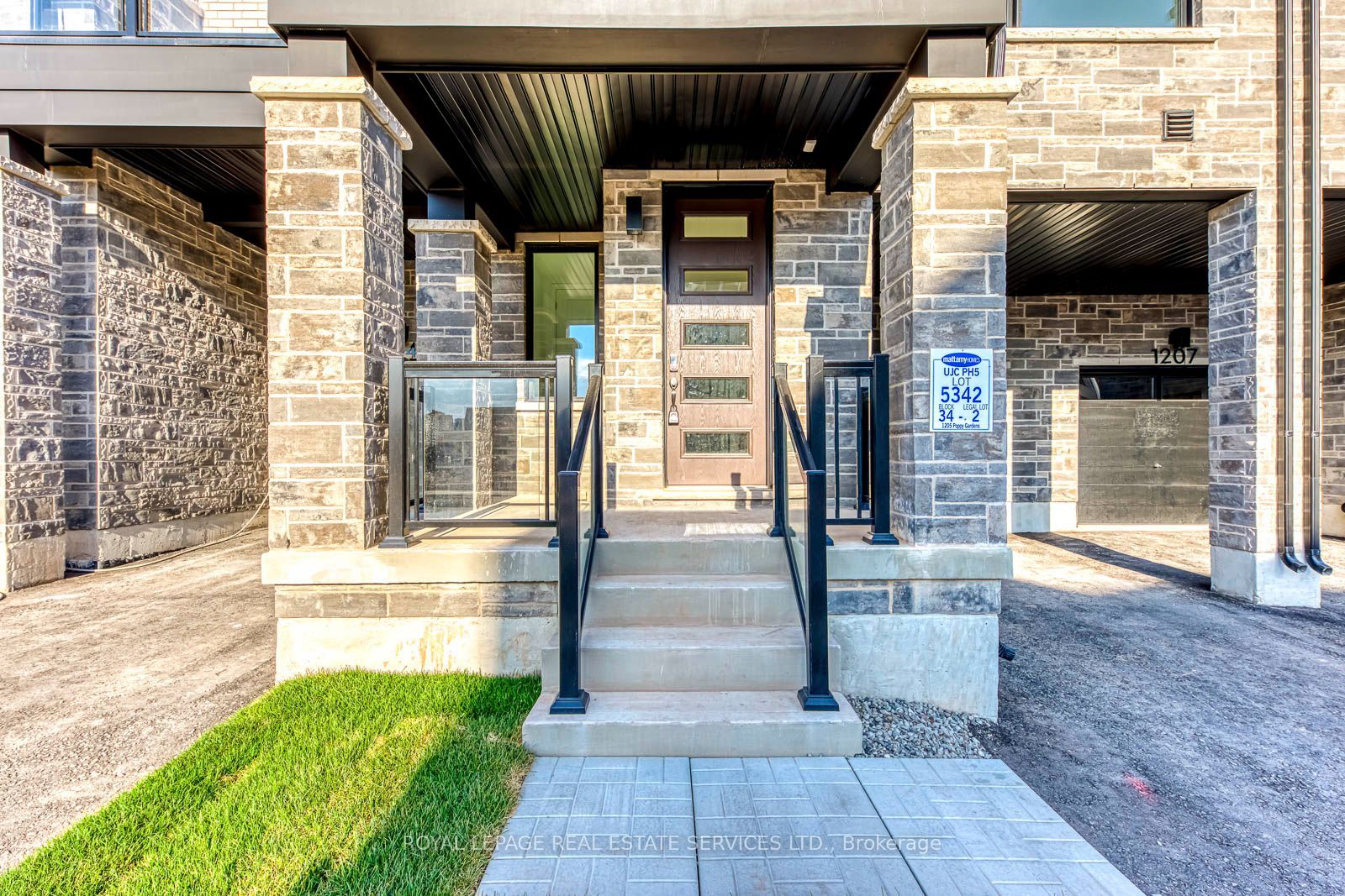 1205 Poppy Gardens, Oakville, ON L6M 7Y3 photo 2
