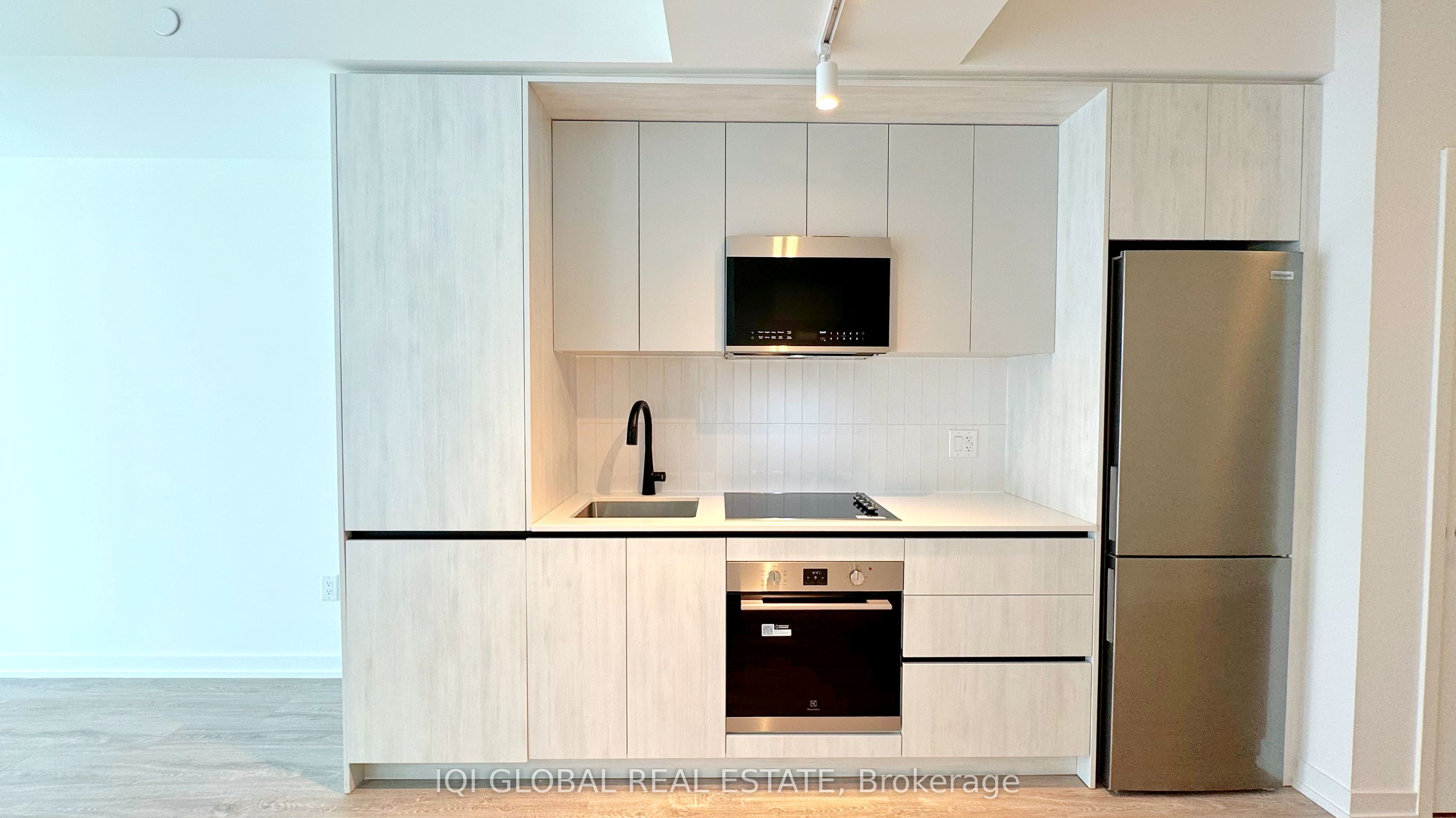 2485 Eglinton Avenue W 1007, Mississauga, ON L5M 2V8 photo 2