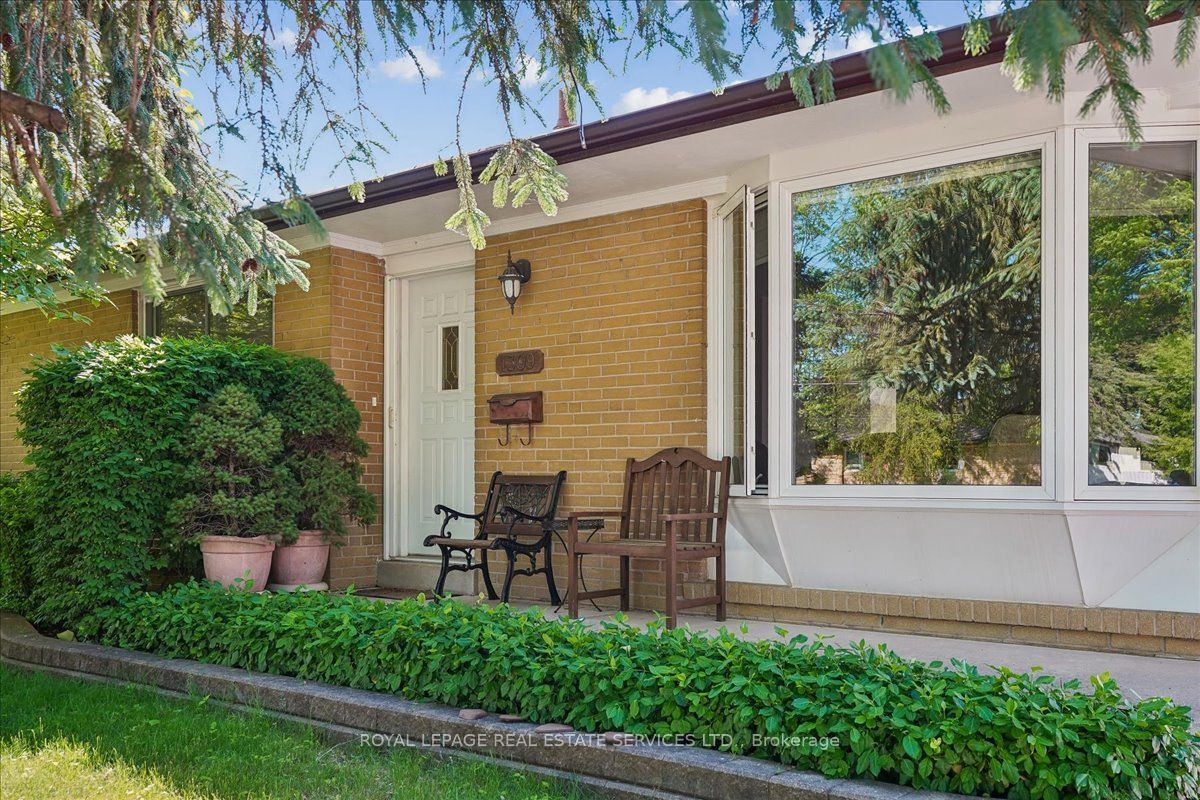 1309 Warwick Avenue, Oakville, ON L6L 2V8 photo 2