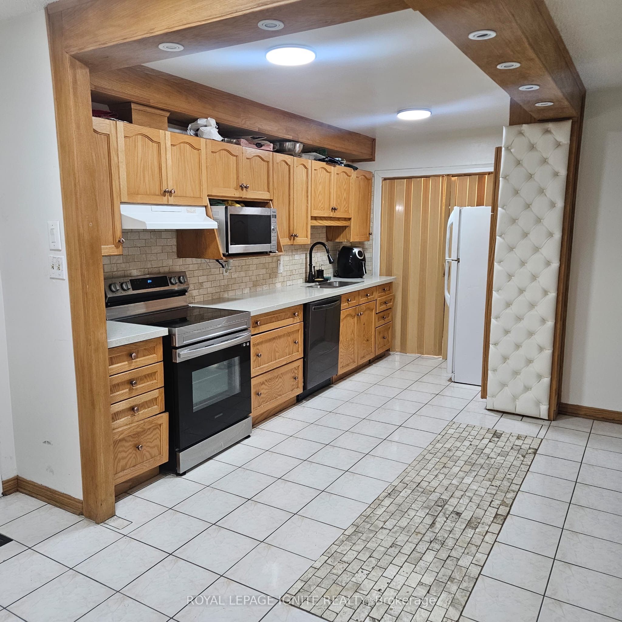 390 Dixon Road 409, Toronto, ON M9R 1T4 photo 3