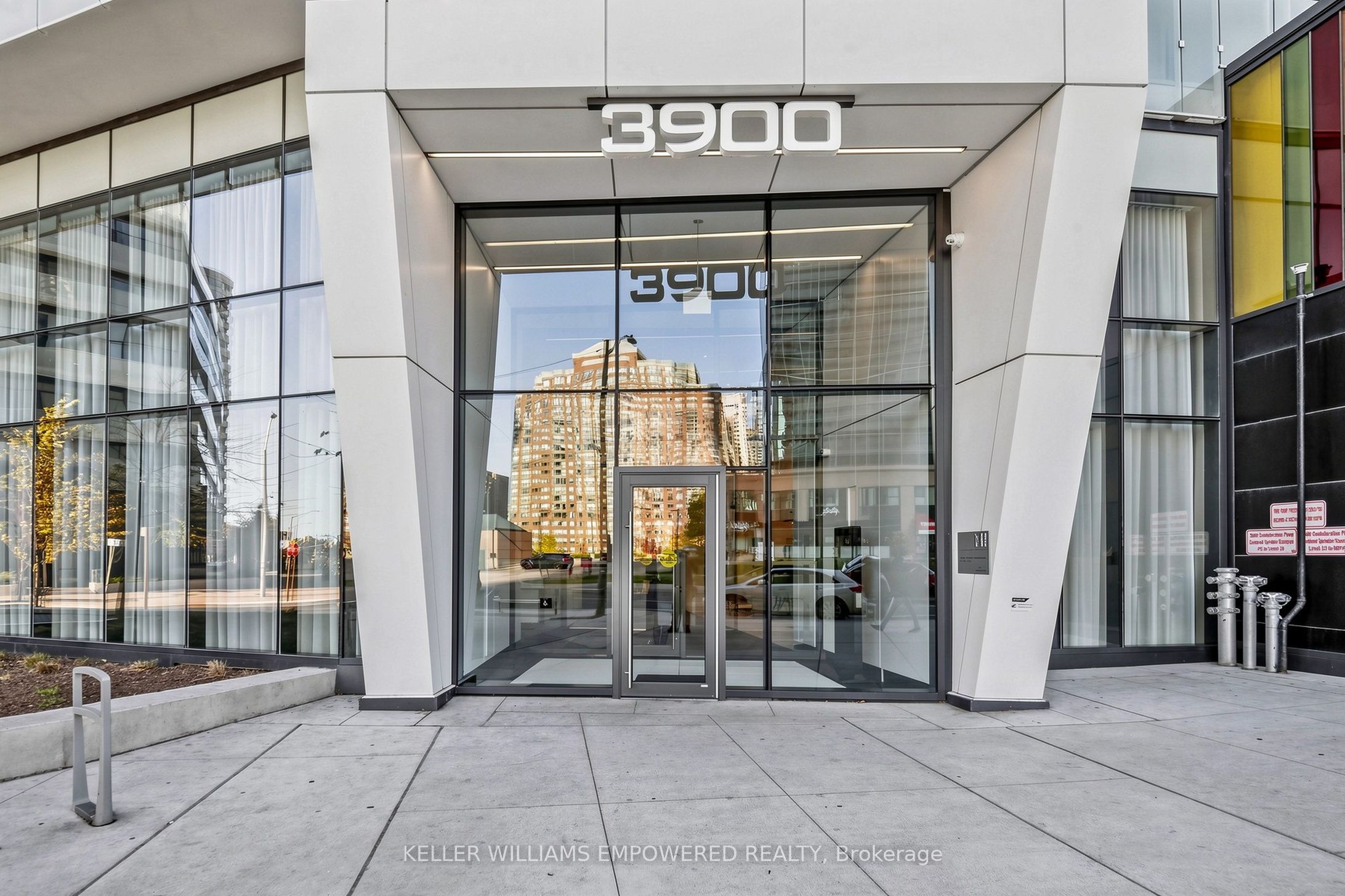 3900 Confederation Parkway 3403, Mississauga, ON L5B 0M3 photo 3
