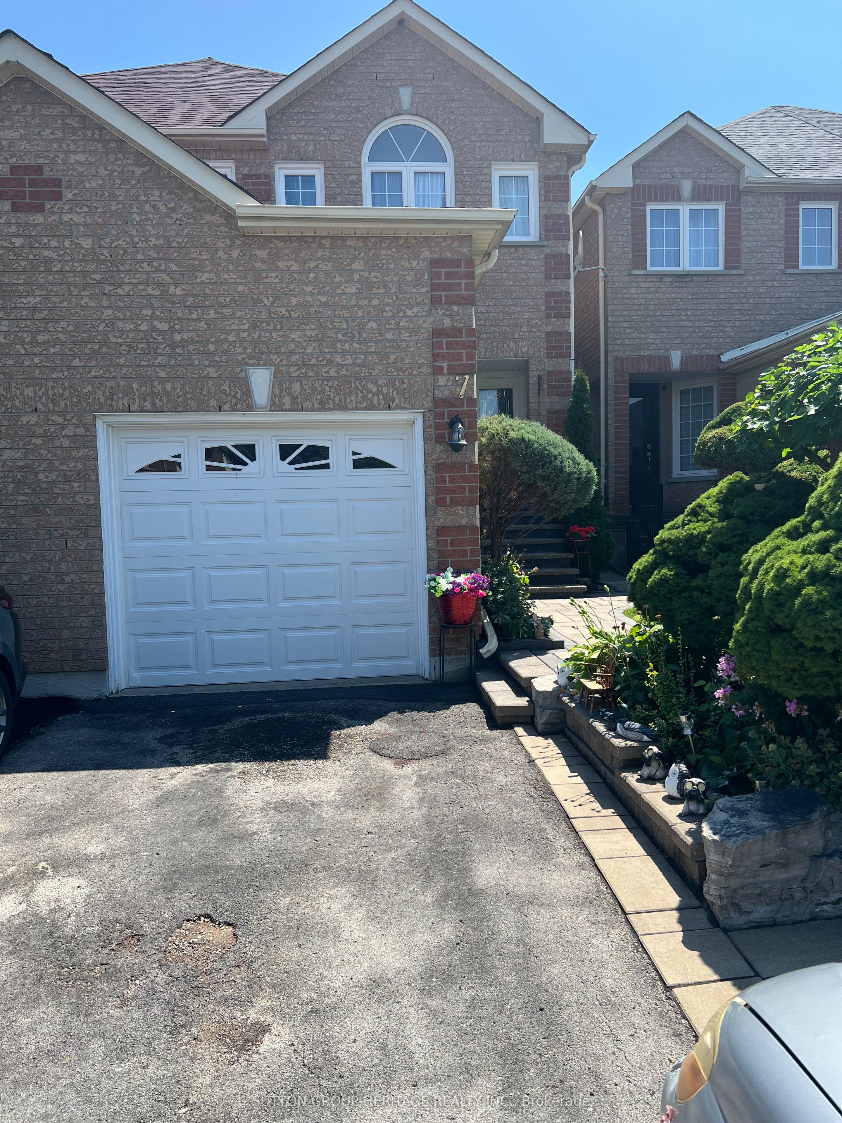 7 McCleave Crescent, Brampton, ON L6Y 4Z6