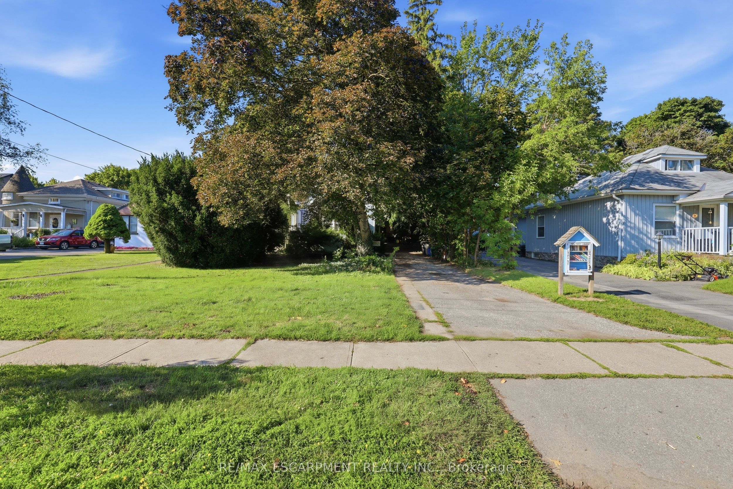 152 Commercial Street, Milton, ON L9T 2J2 photo 2