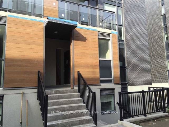 57 Macaulay Avenue 602, Toronto, ON M6P 3P2 photo 2