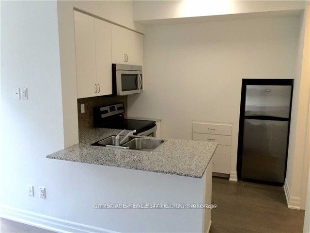 57 Macaulay Avenue 602, Toronto, ON M6P 3P2 photo 3