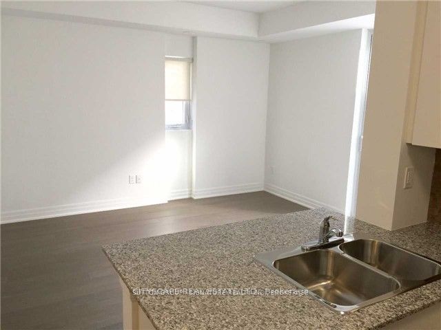 57 Macaulay Avenue 602, Toronto, ON M6P 3P2 photo 4
