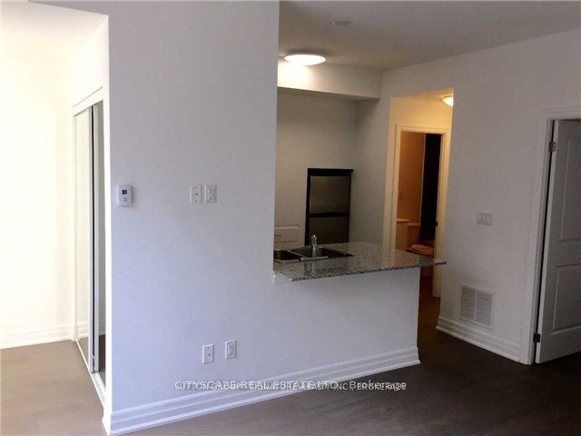 57 Macaulay Avenue 602, Toronto, ON M6P 3P2 photo 5