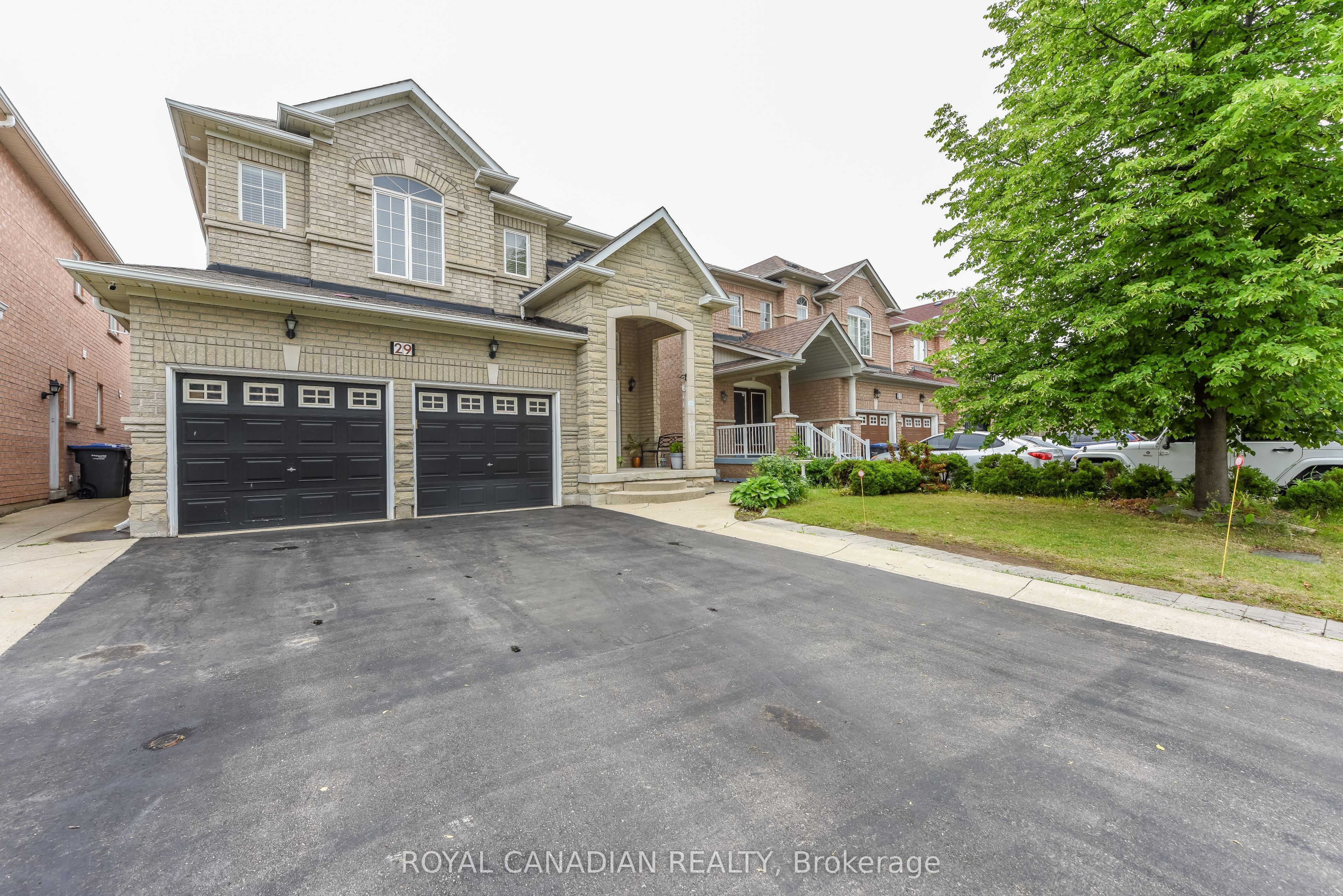 29 Dewside Drive, Brampton, ON L6R 3B7 photo 3
