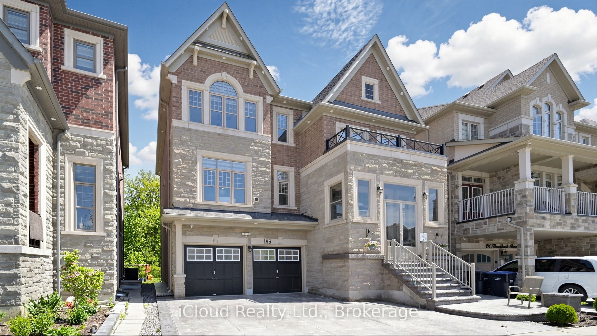 193 THORNBUSH Boulevard E, Brampton, ON L7A 4R7 photo 2