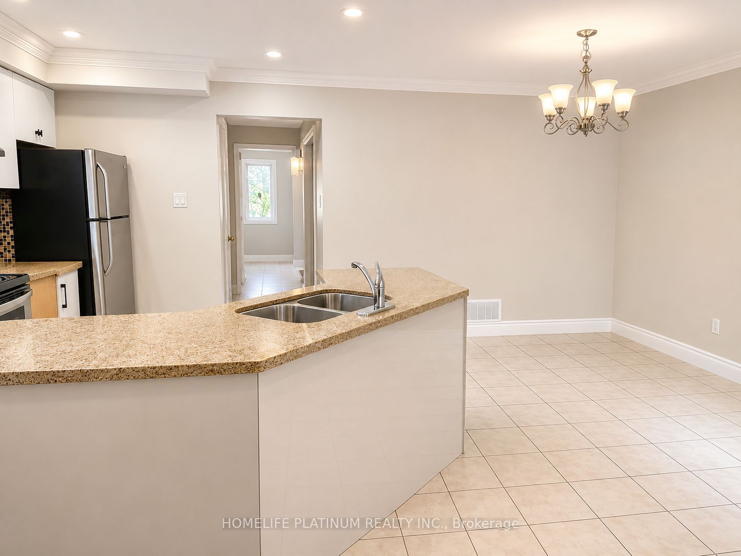 16 Langdale Crescent, Brampton, ON L6Y 4S2 photo 3