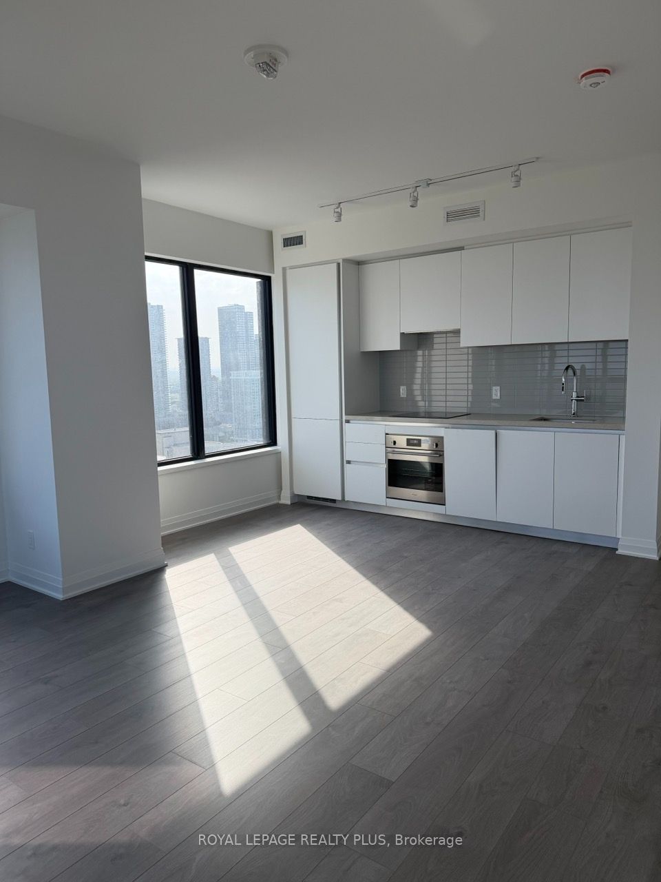 4015 The Exchange Drive 2704, Mississauga, ON L5B 0N9 photo 3