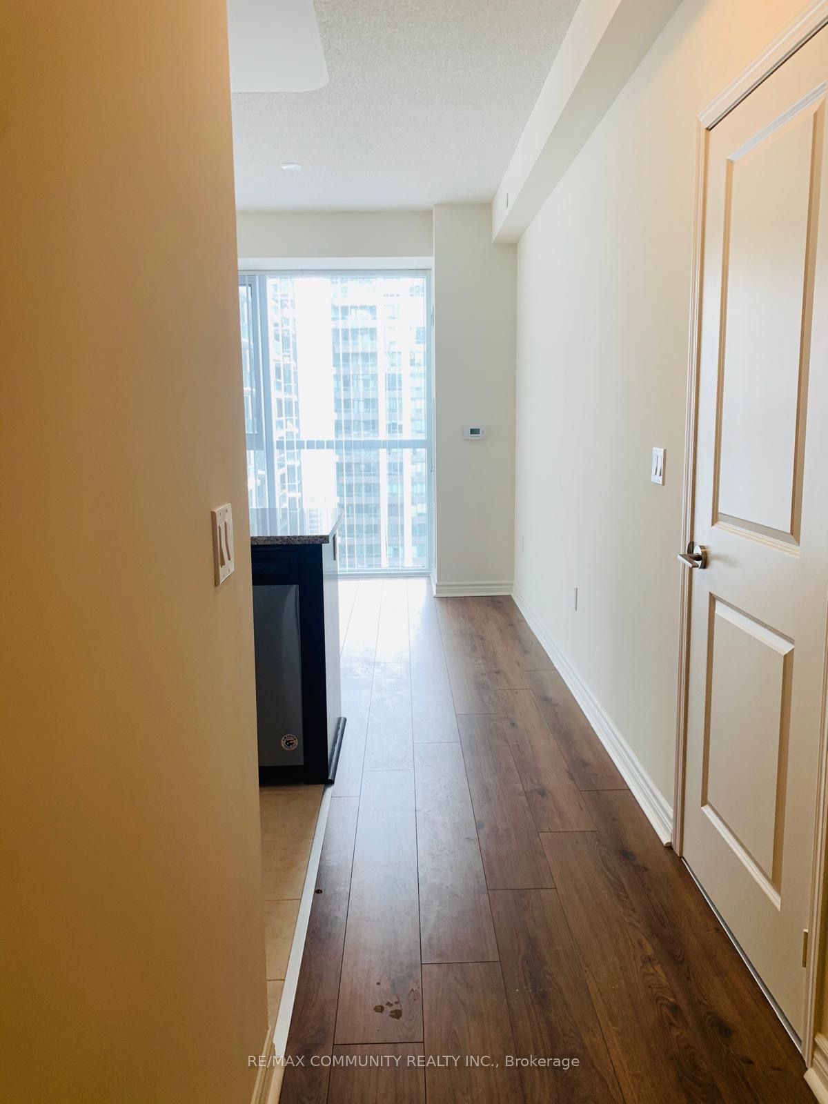 349 Rathburn Road 1806, Mississauga, ON L5B 0G9 photo 3