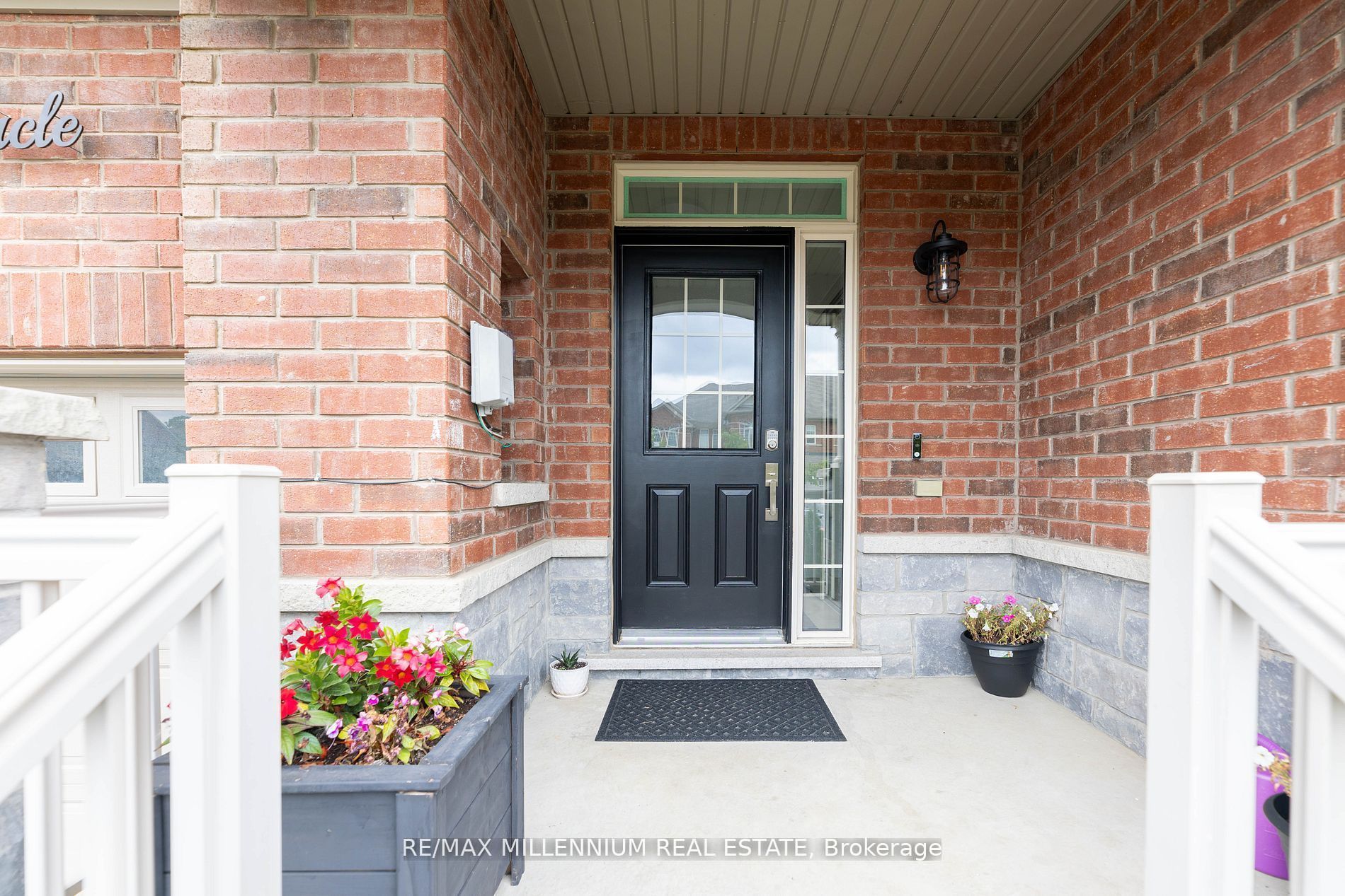 9 Pendulum Circle, Brampton, ON L6R 3N5 photo 2