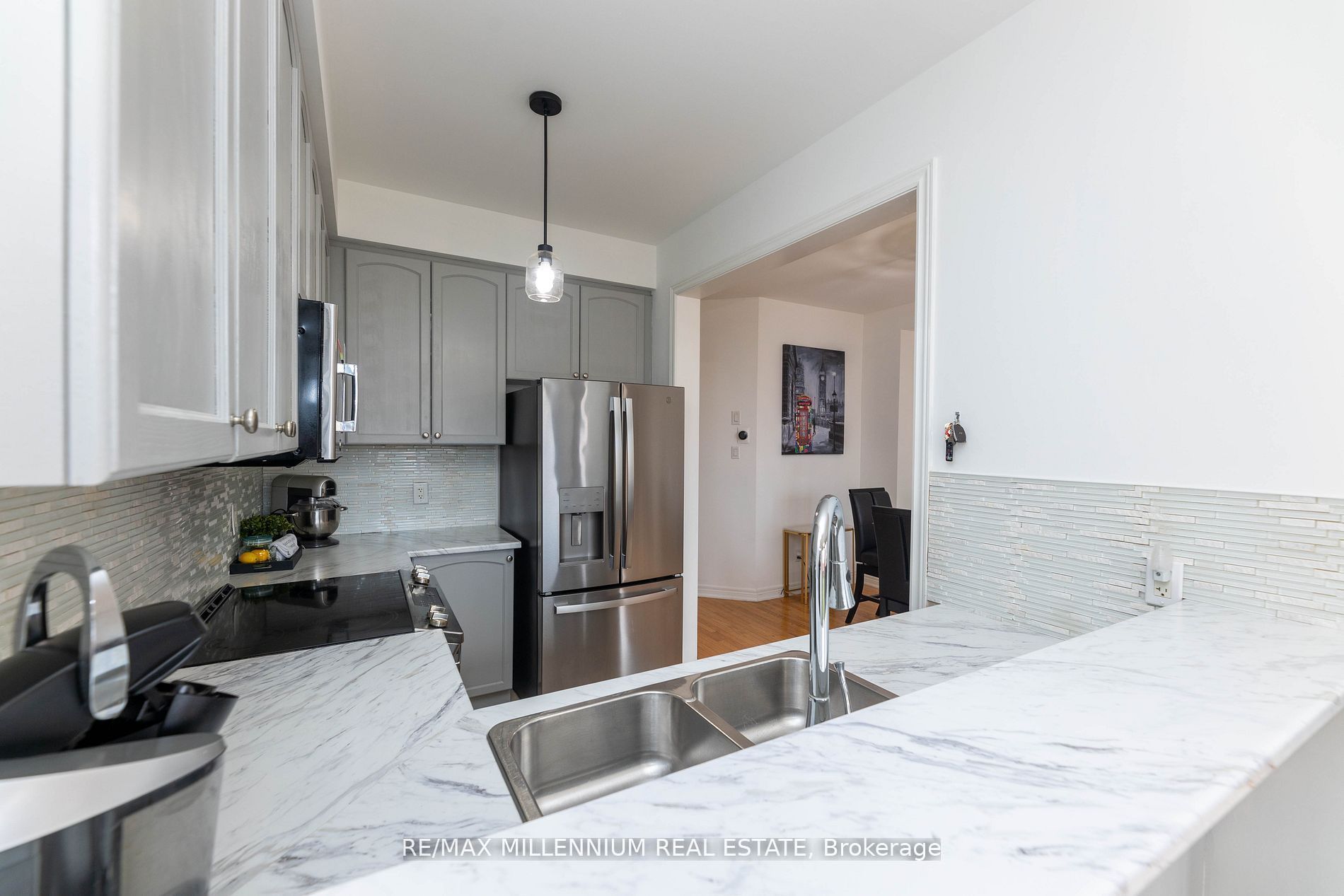 9 Pendulum Circle, Brampton, ON L6R 3N5 photo 4