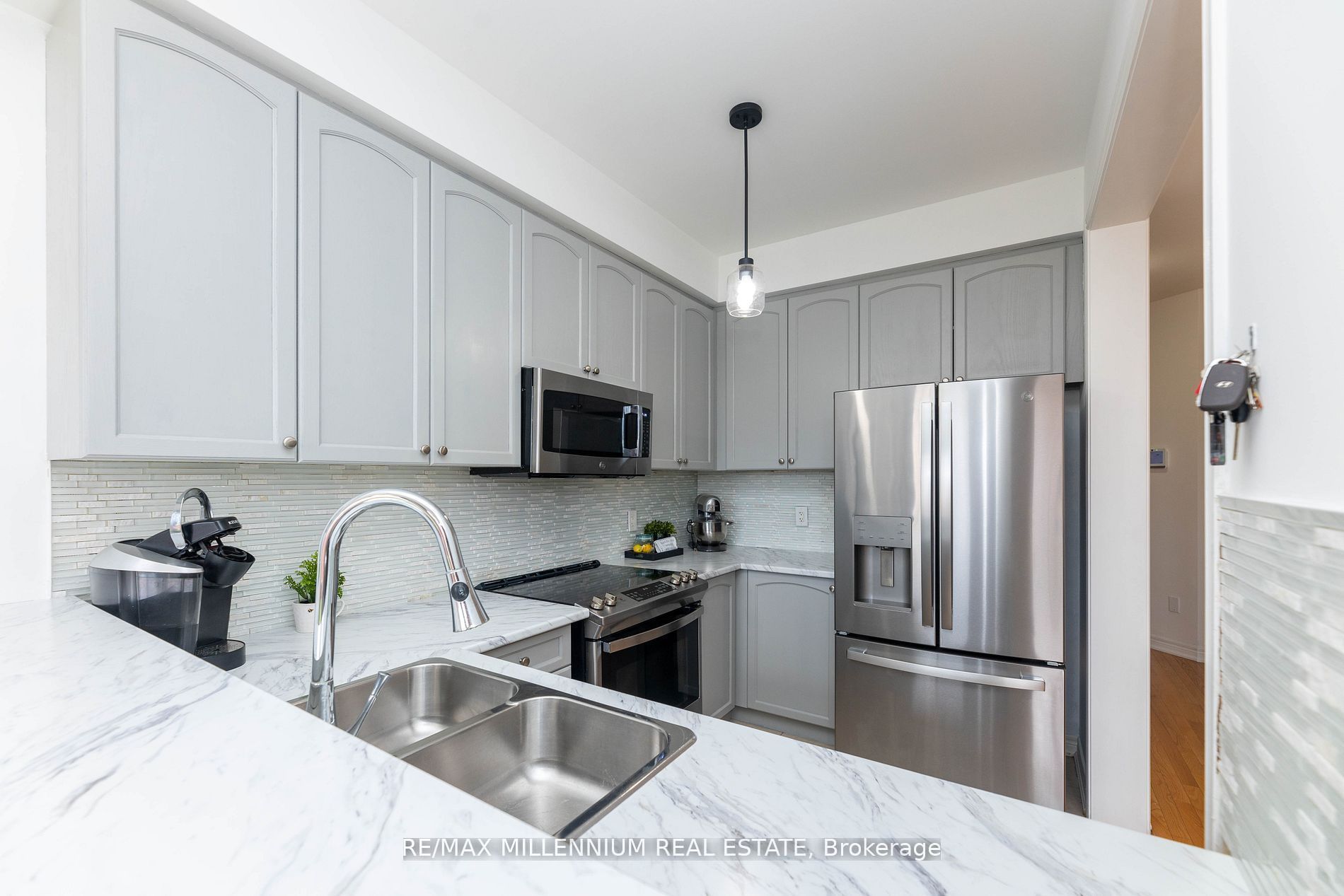 9 Pendulum Circle, Brampton, ON L6R 3N5 photo 5