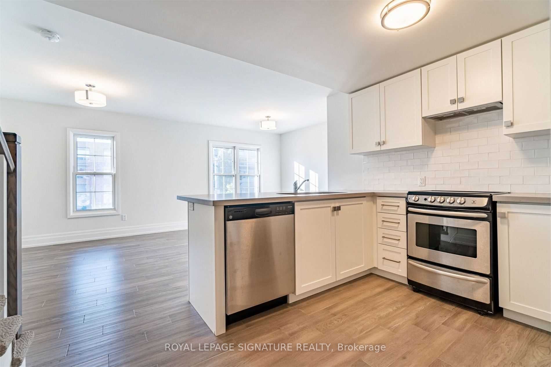 760 Lakeshore Road E 202, Mississauga, ON L5E 1C7 photo 3
