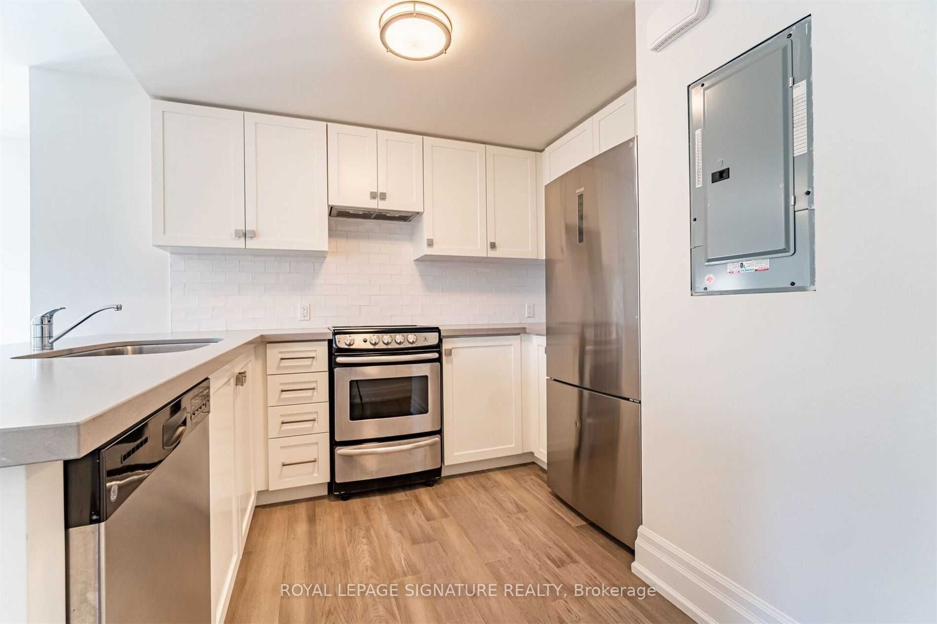 760 Lakeshore Road E 202, Mississauga, ON L5E 1C7 photo 4