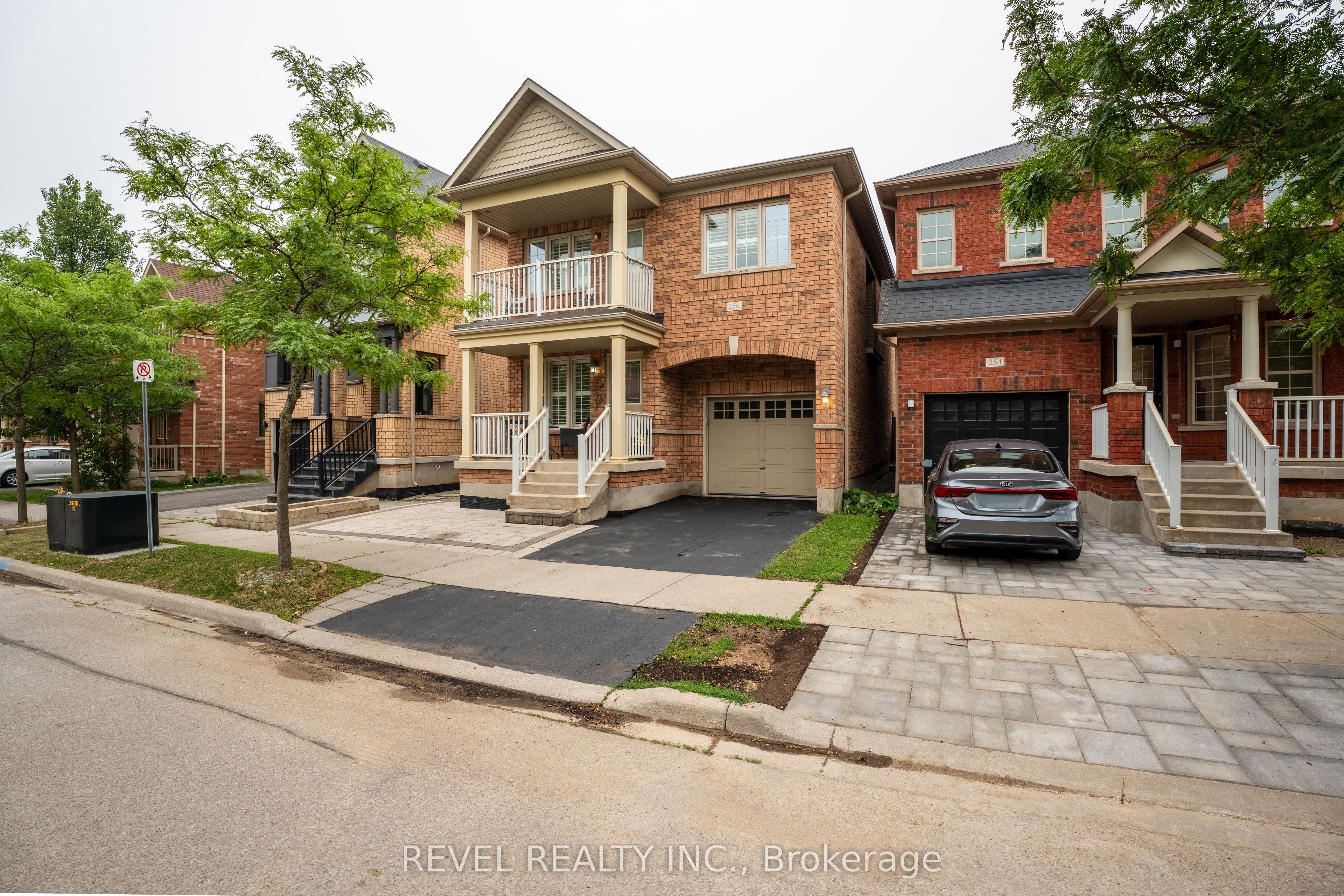256 Giddings Crescent, Milton, ON L9T 7A7 photo 3