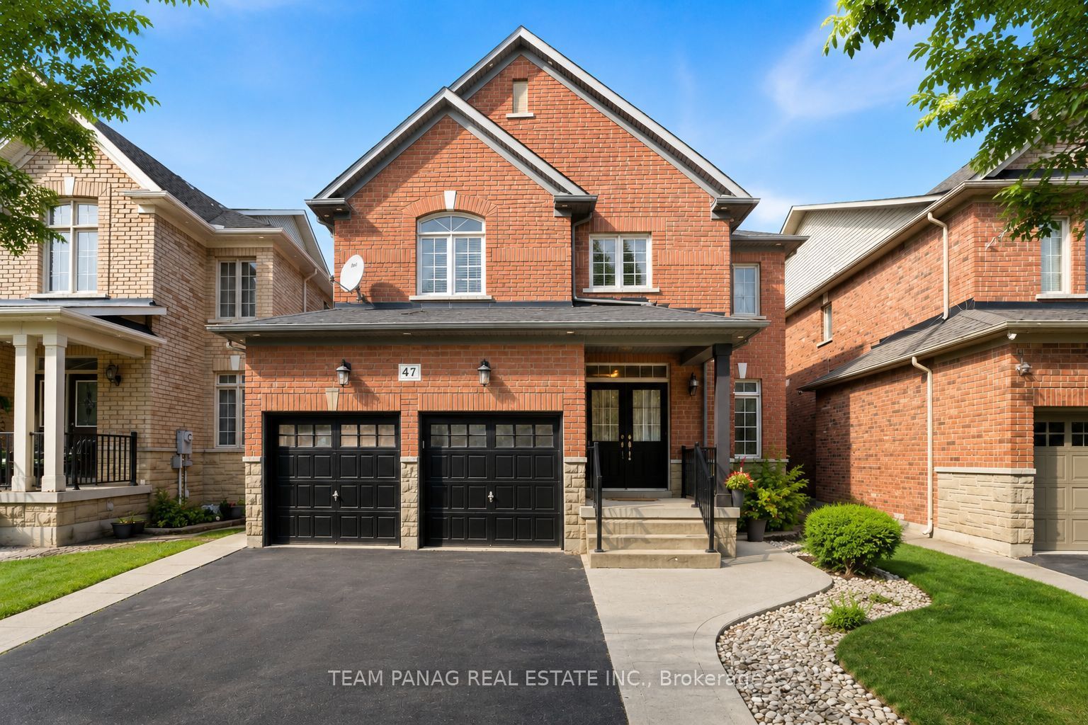 47 Sorbonne Drive, Brampton, ON L6P 1Y6 photo 2
