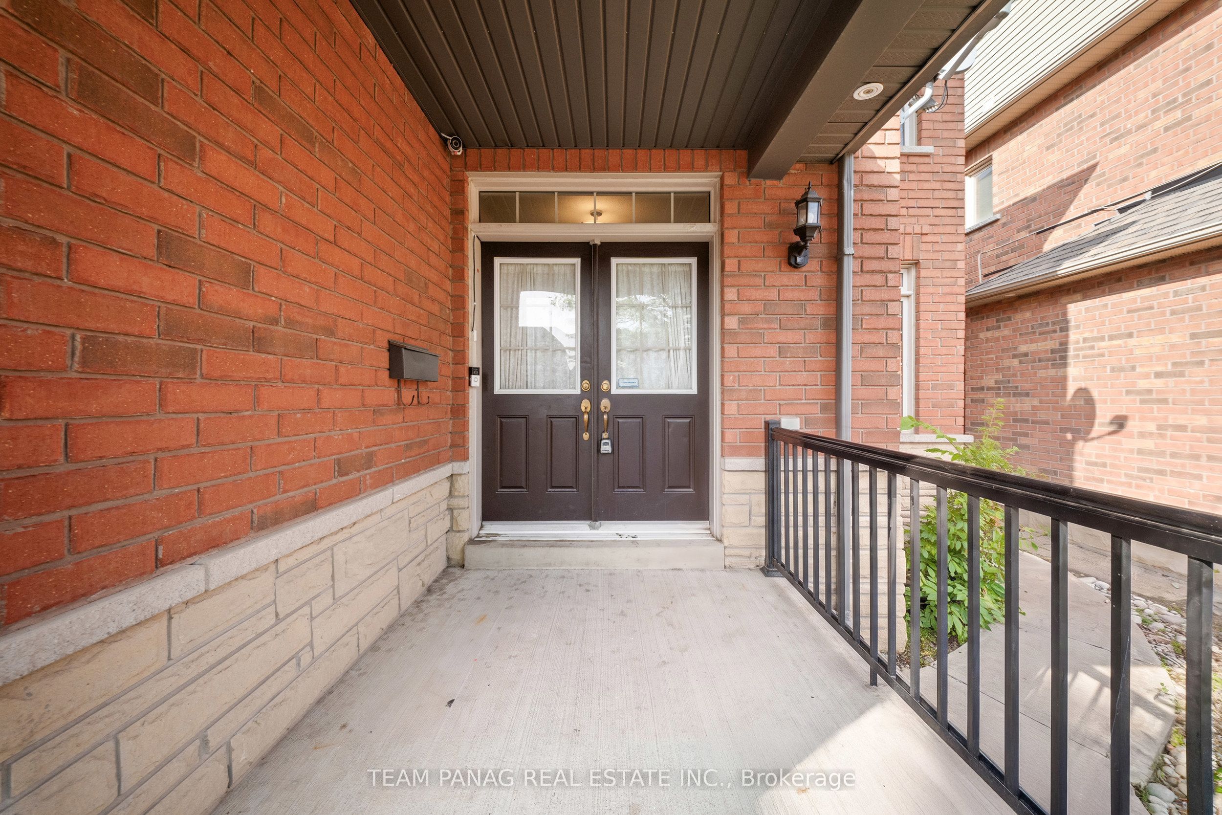 47 Sorbonne Drive, Brampton, ON L6P 1Y6 photo 5