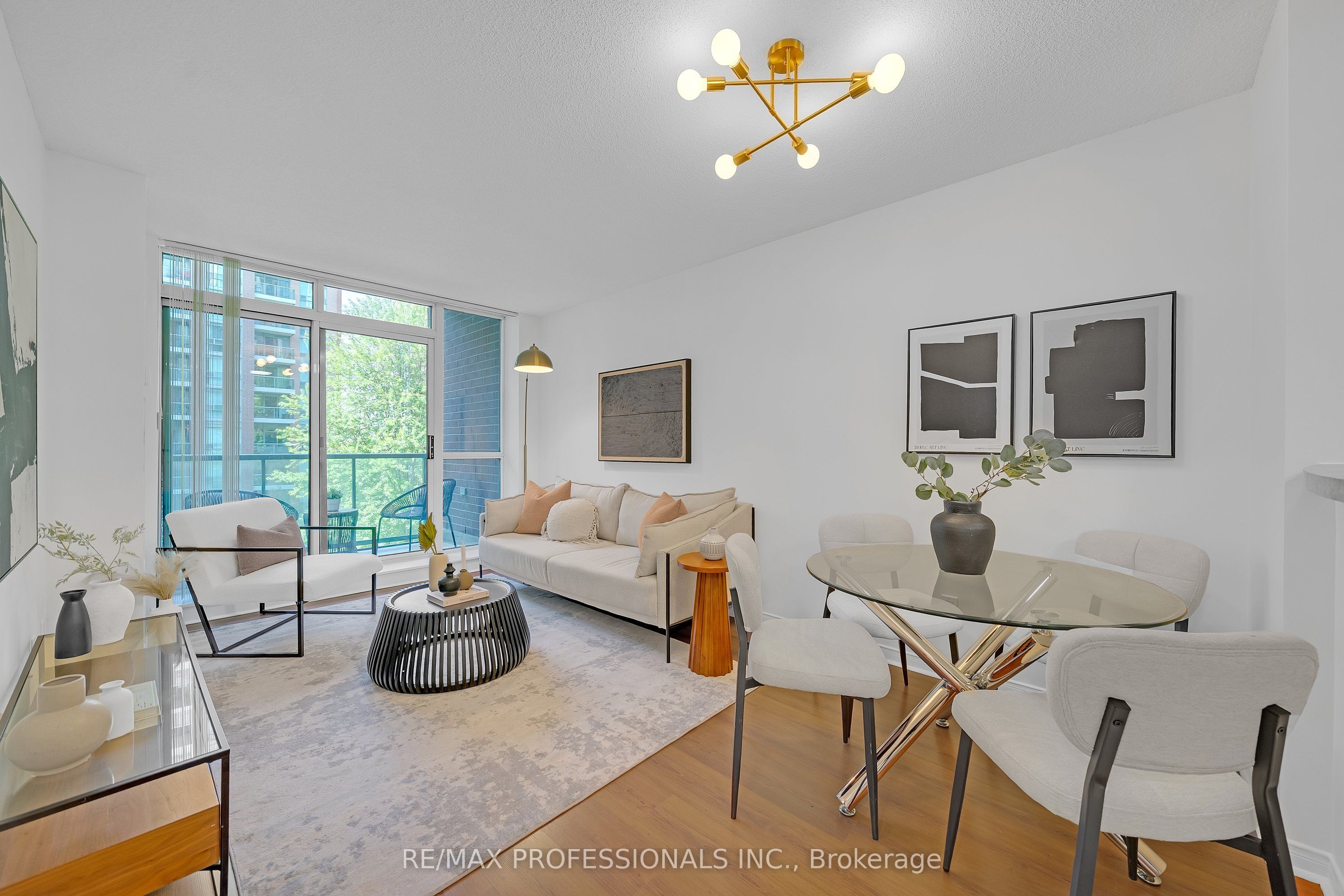 9 Michael Power Place 402, Toronto, ON M9A 0A5 photo 2