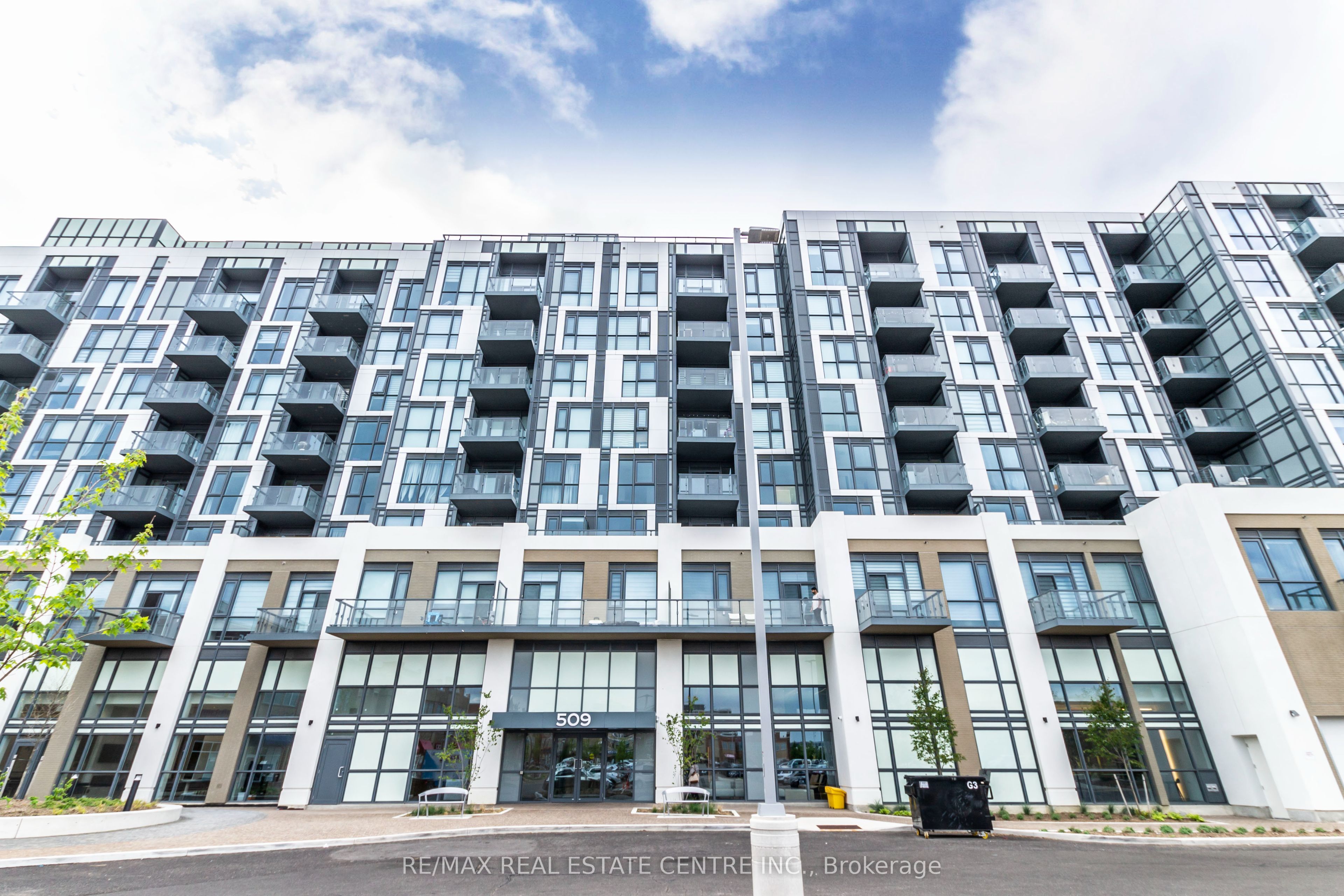509 Dundas Street W 401, Oakville, ON L6M 5P4
