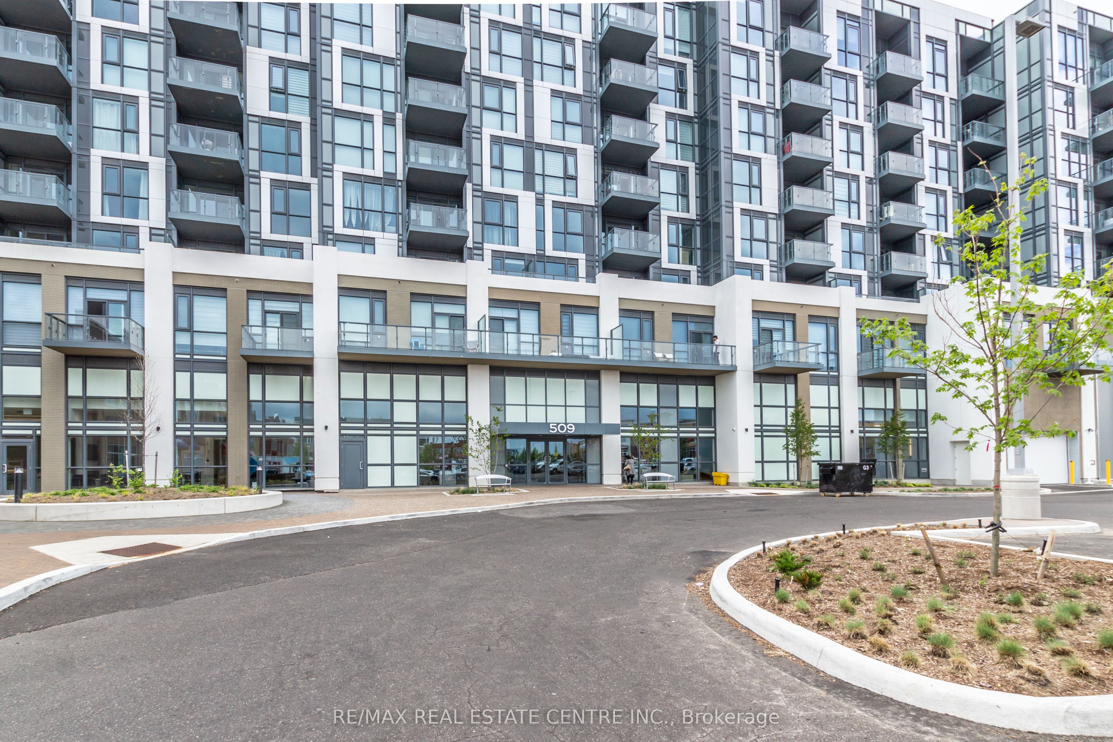 509 Dundas Street W 401, Oakville, ON L6M 5P4 photo 2