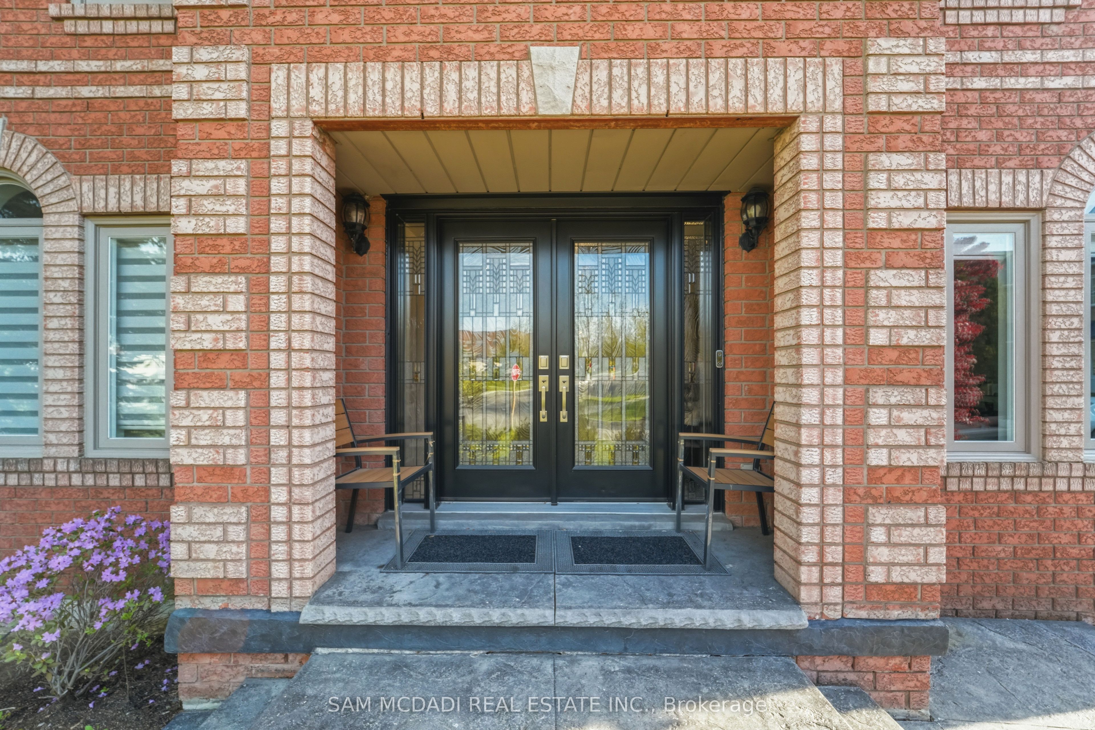 3605 Trelawny Circle, Mississauga, ON L5N 6N8 photo 2