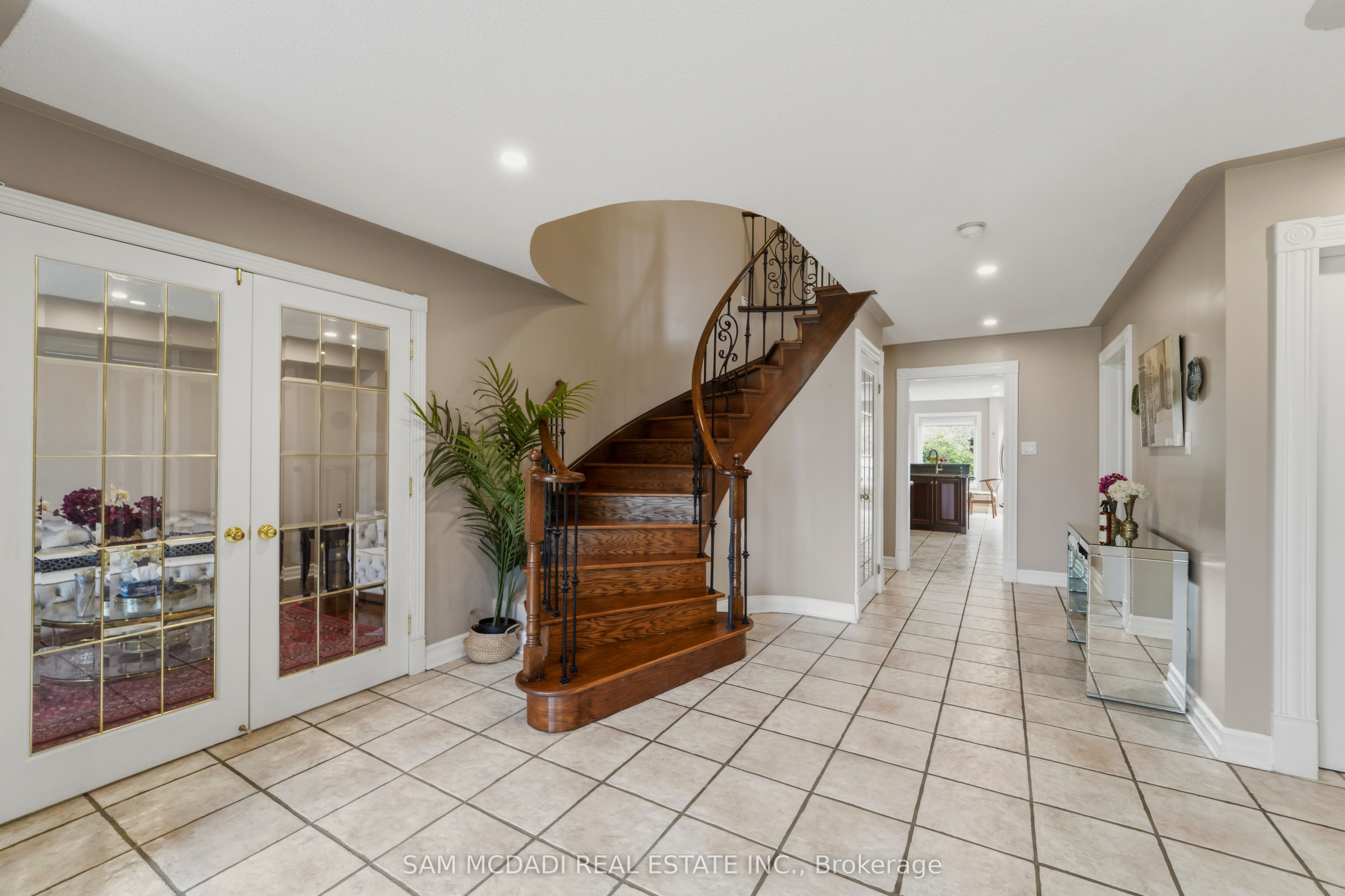 3605 Trelawny Circle, Mississauga, ON L5N 6N8 photo 4