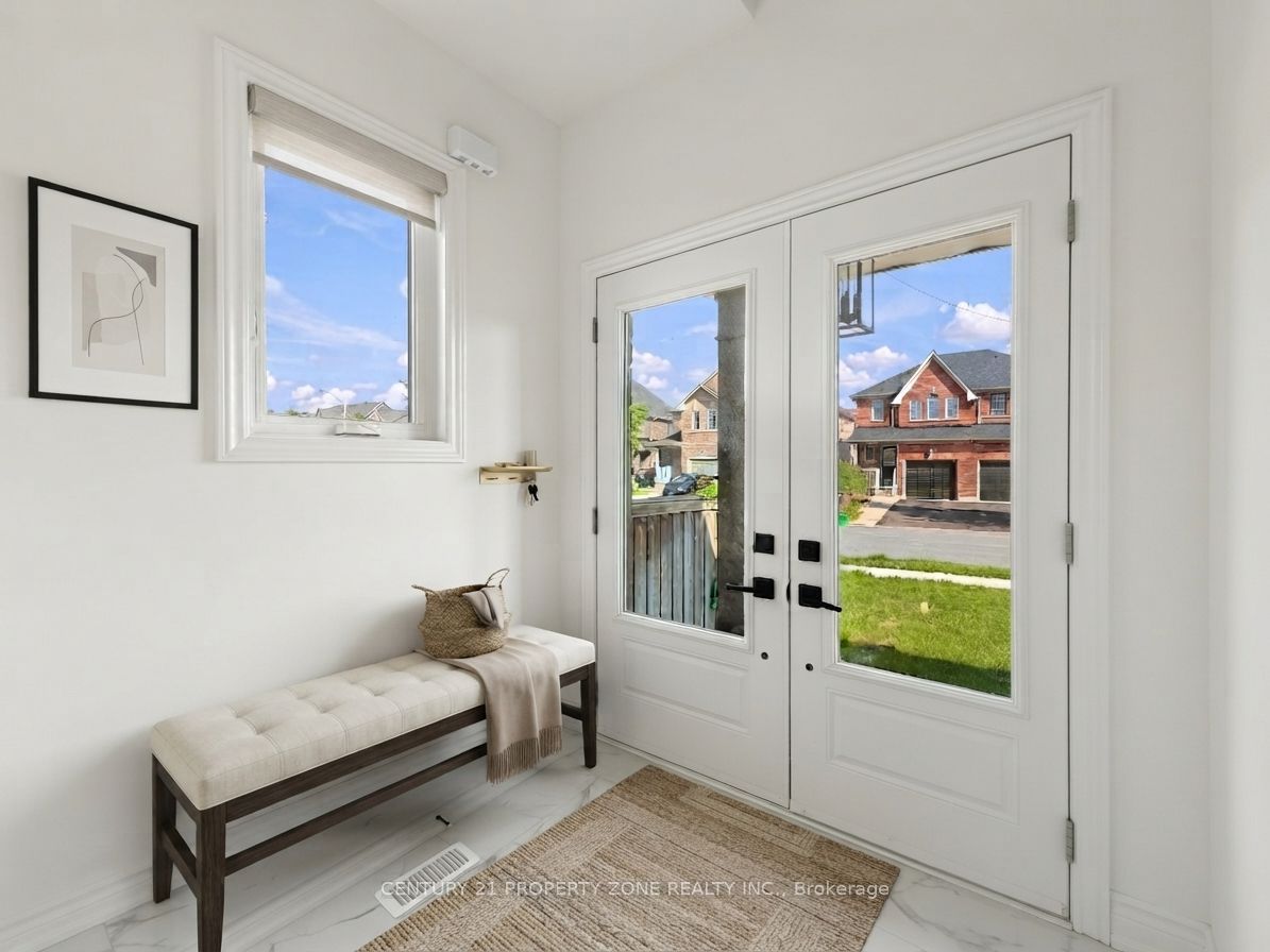 102 Cadillac Crescent, Brampton, ON L7A 3B4 photo 2