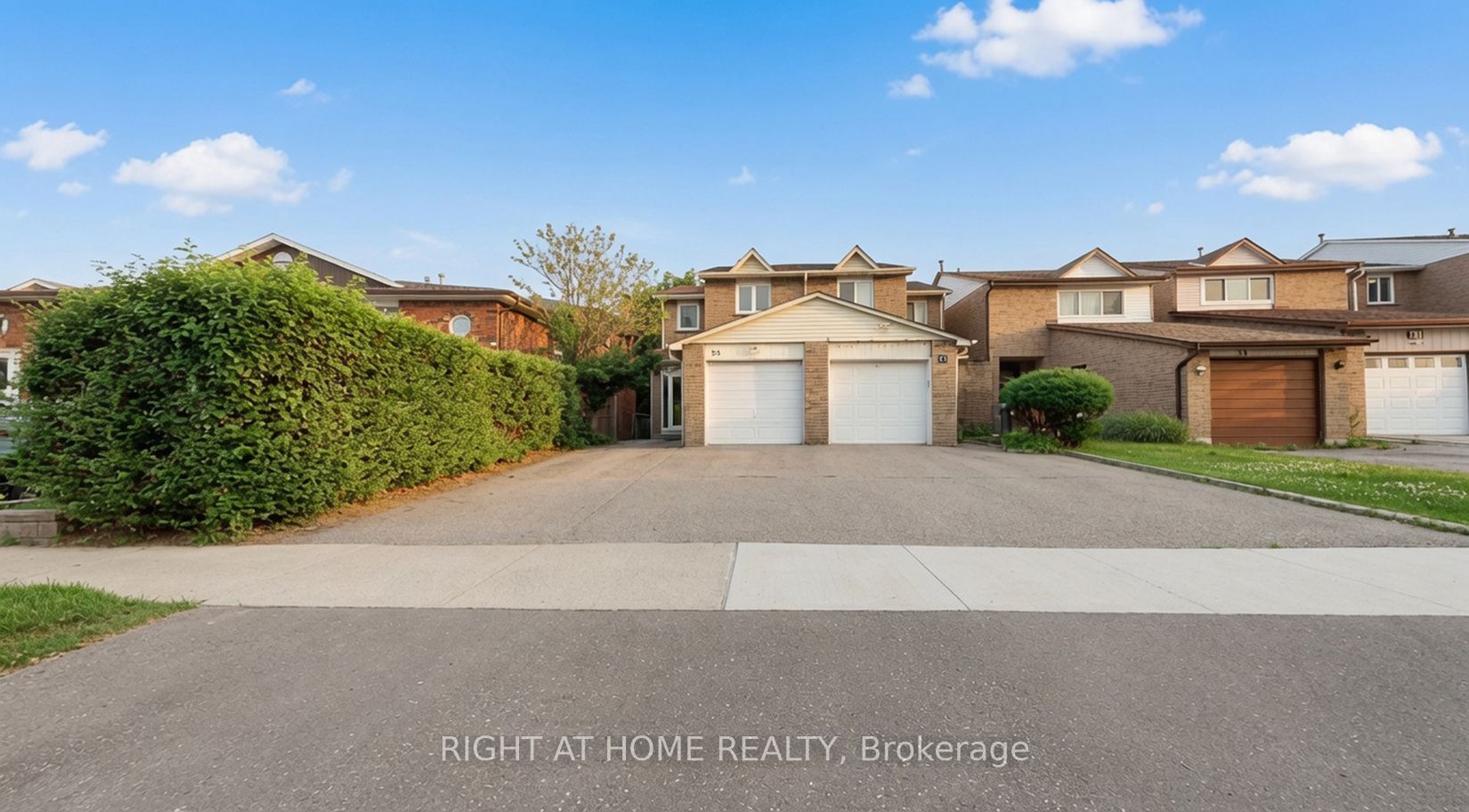 35 Chalfield Lane, Mississauga, ON L4Z 1K8