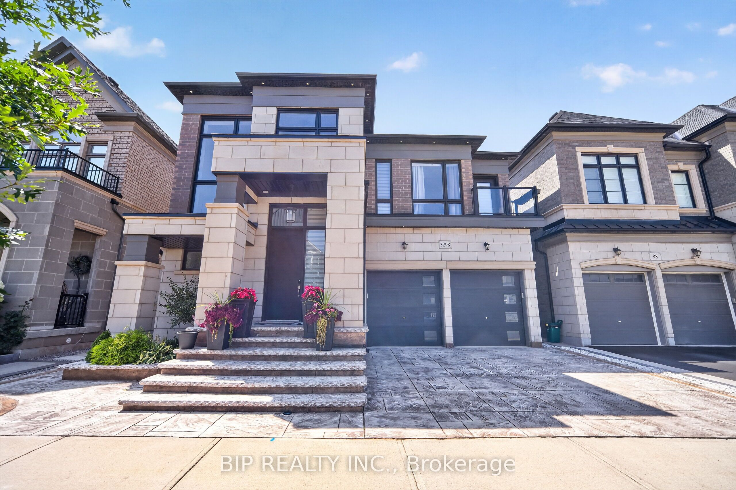 3298 Post Road, Oakville, ON L6H 0Z7