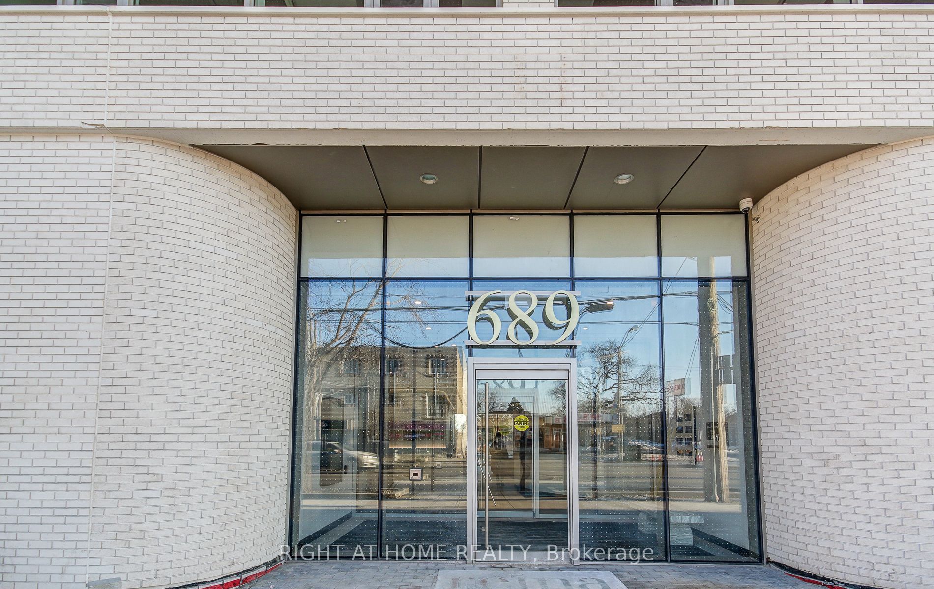 689 The Queensway 504, Toronto, ON M8Y 0C8