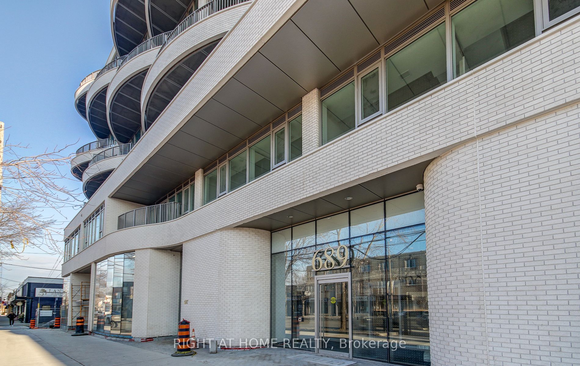689 The Queensway 504, Toronto, ON M8Y 0C8 photo 3