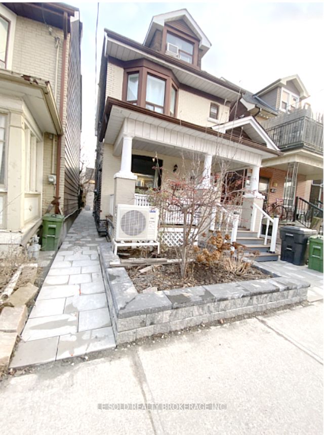 81 Hallam Street Room 201, Toronto, ON M6H 1W7