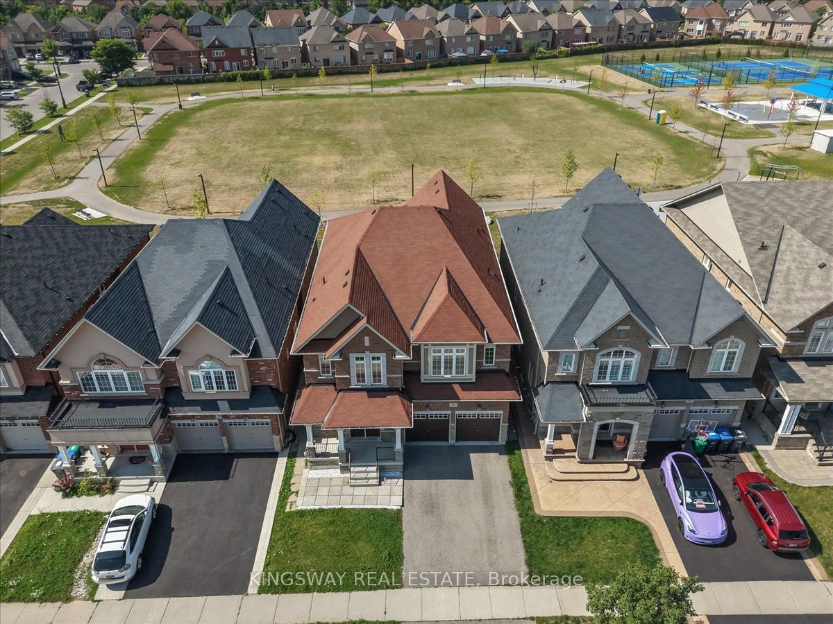 8 Monkton Circle, Brampton, ON L6Y 0X1 photo 2