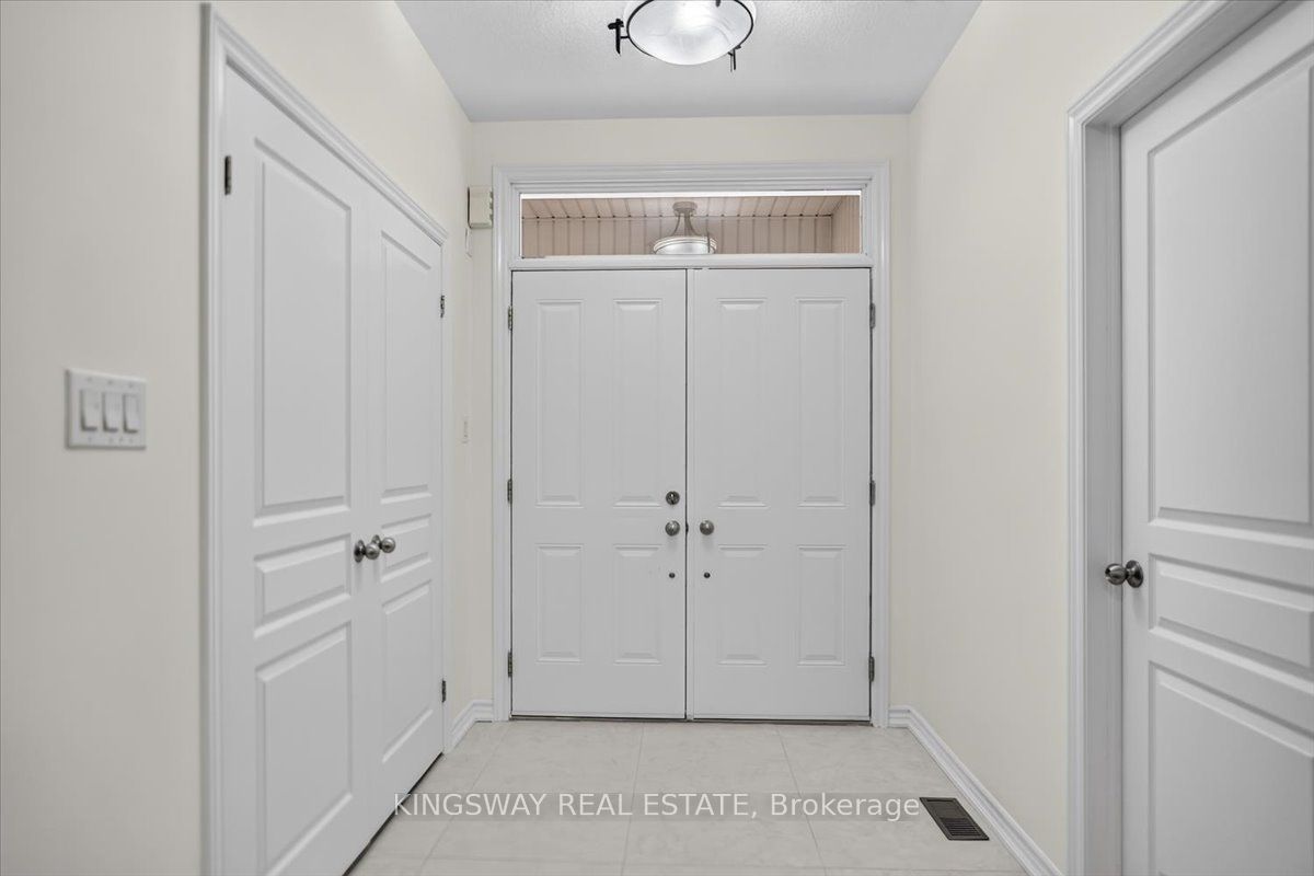 8 Monkton Circle, Brampton, ON L6Y 0X1 photo 3