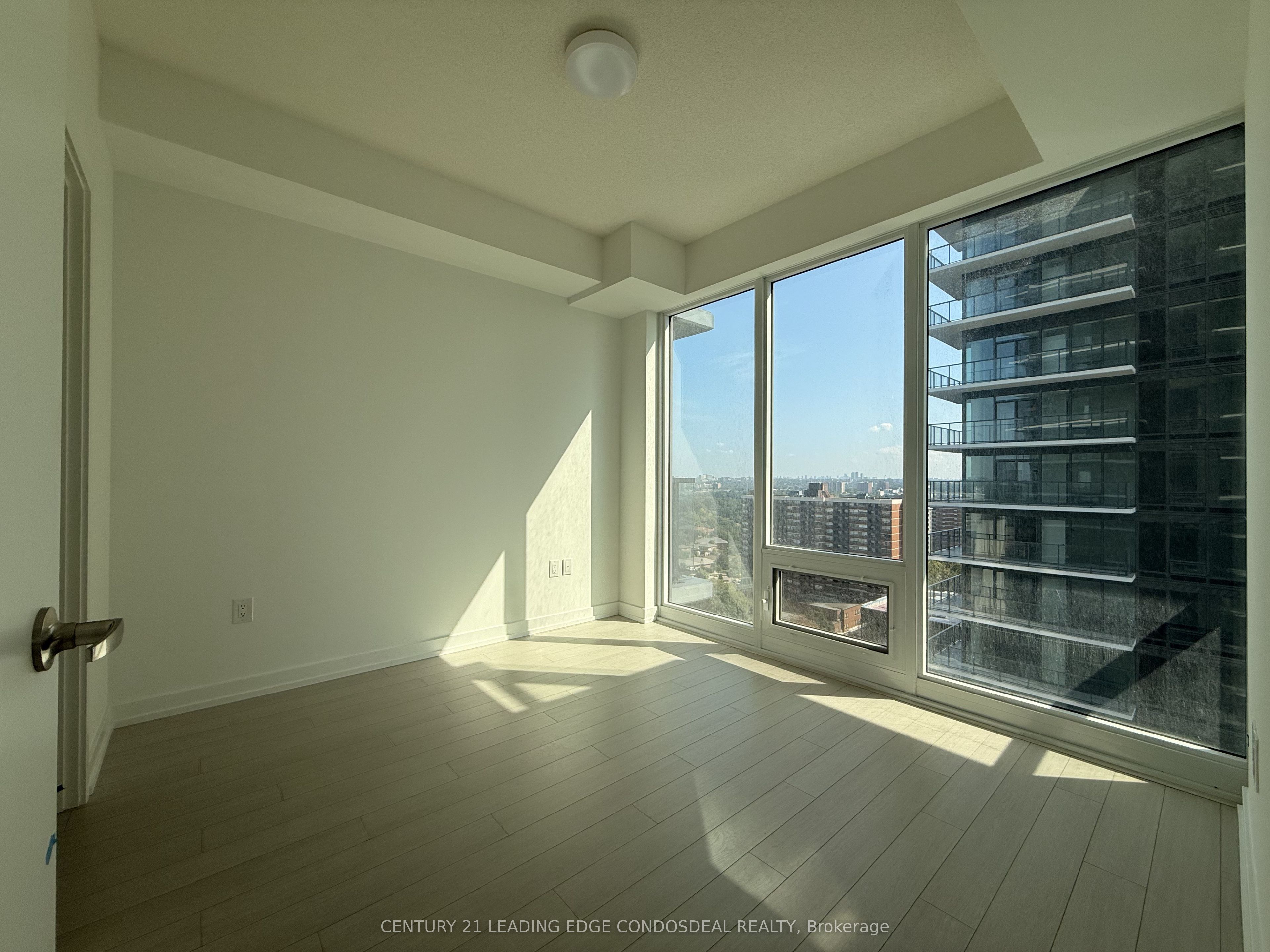 4010 Eglinton Avenue W 1605, Toronto, ON M9A 0G5 photo 5