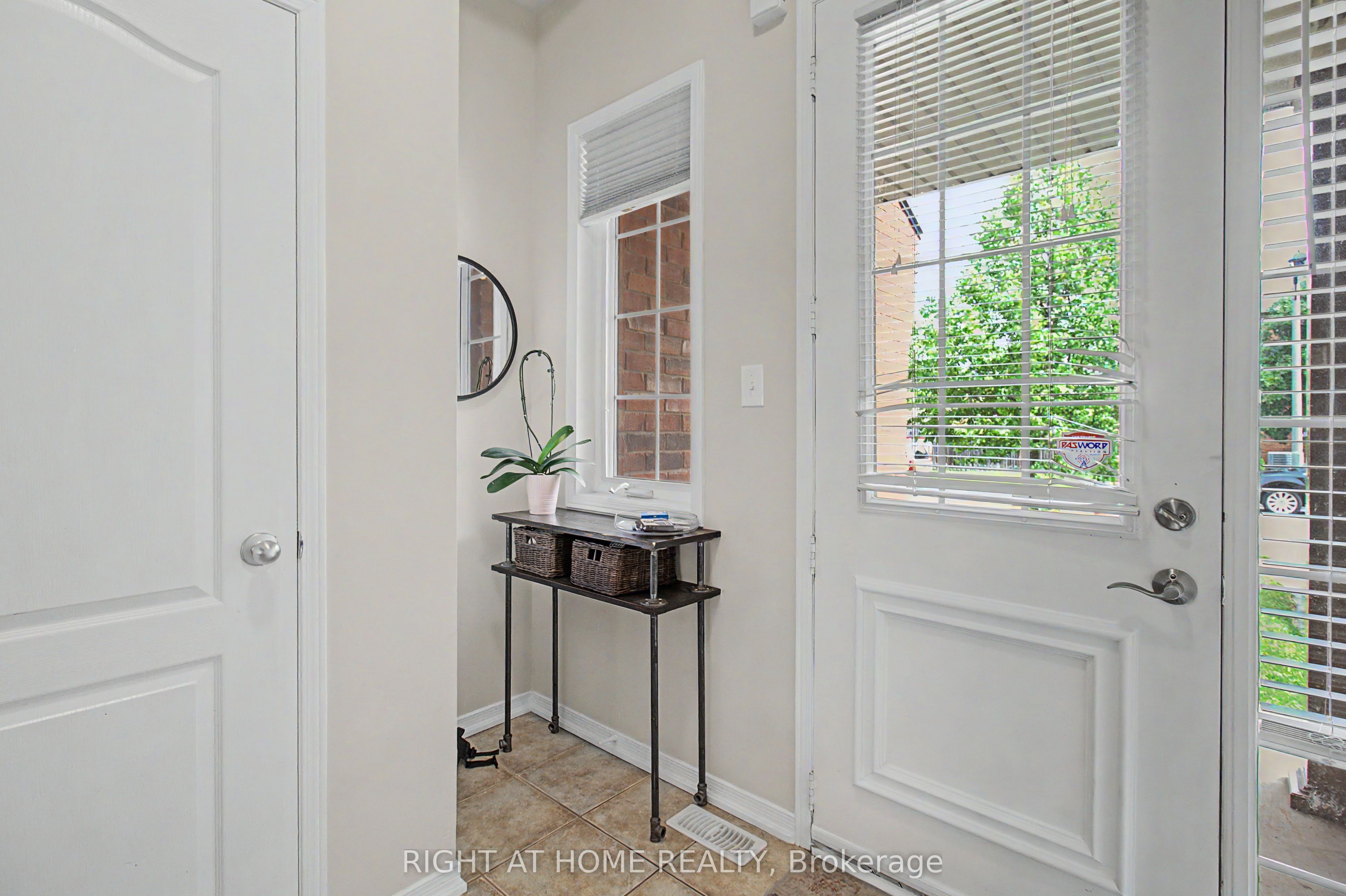 2051 Fiddlers Way, Oakville, ON L6M 0M4 photo 3