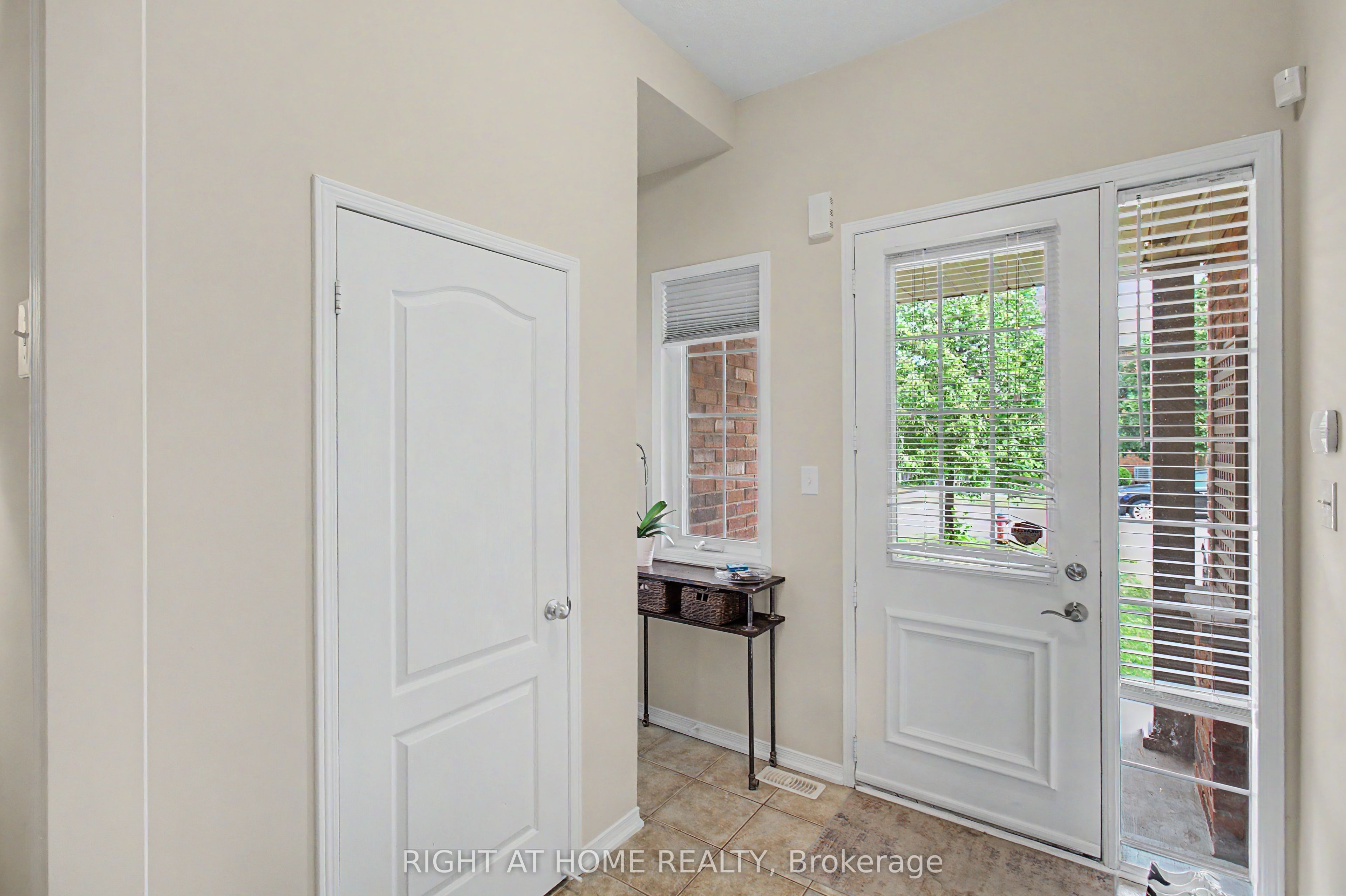 2051 Fiddlers Way, Oakville, ON L6M 0M4 photo 4