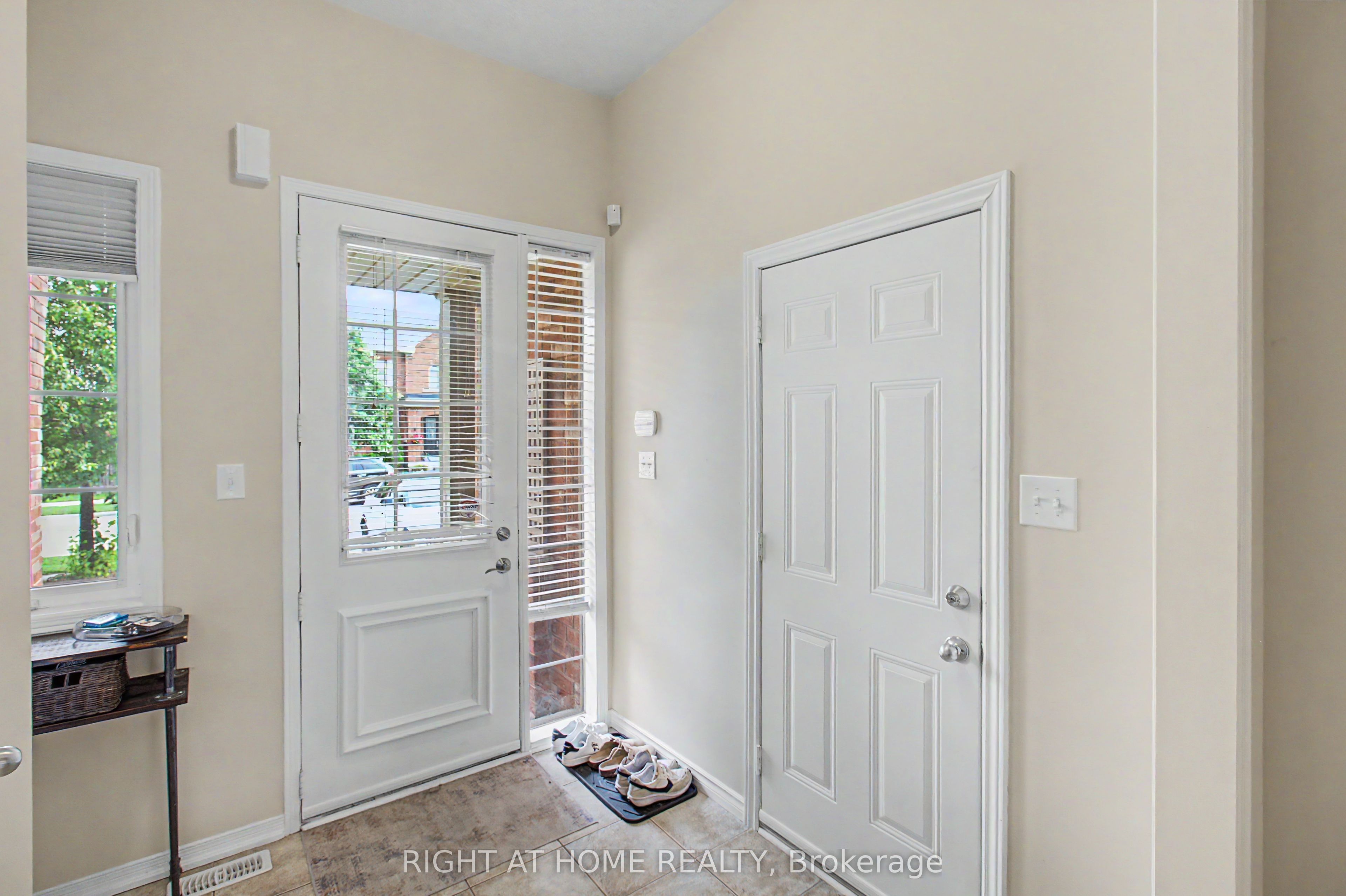 2051 Fiddlers Way, Oakville, ON L6M 0M4 photo 5