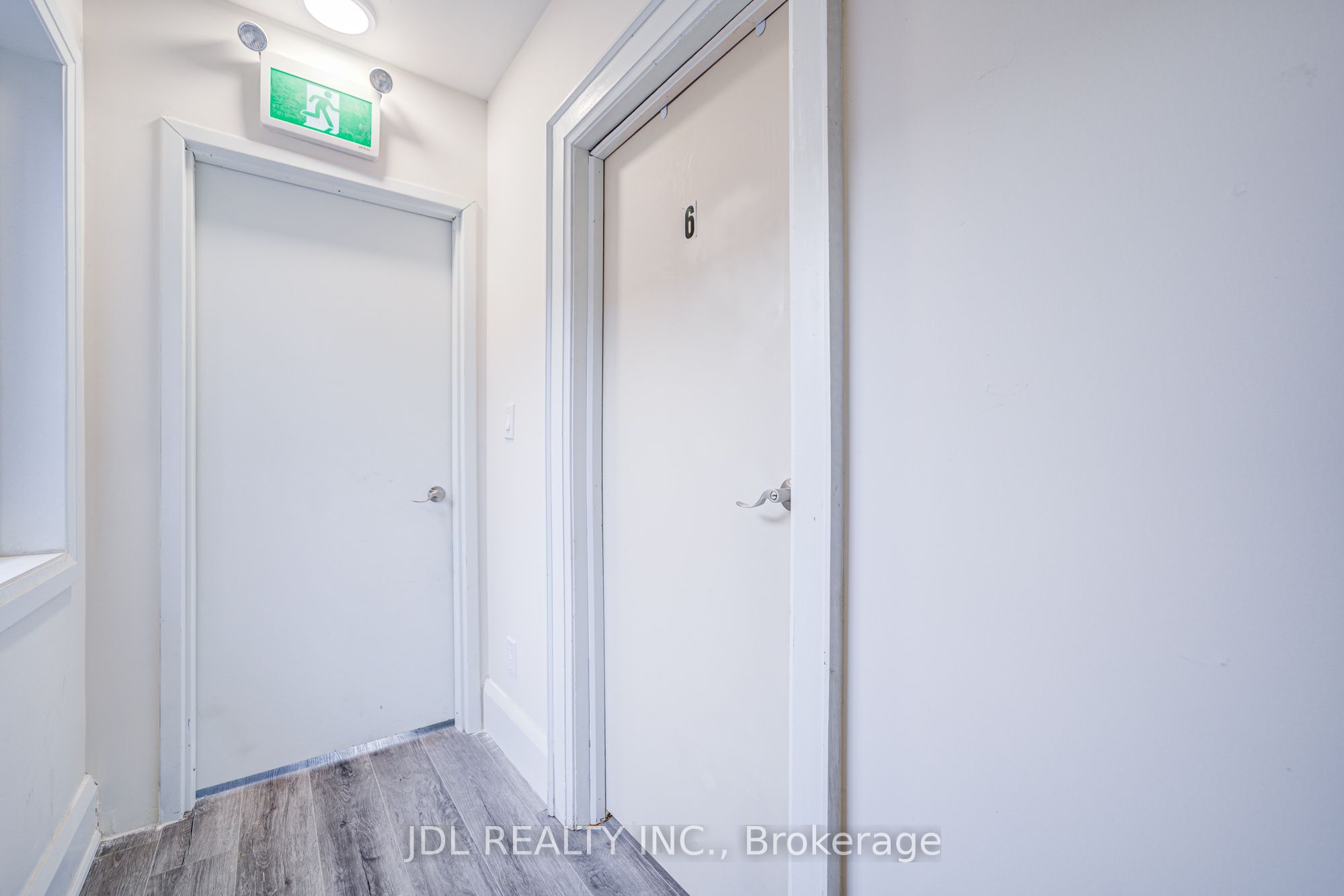 5 Sorauren Avenue 6, Toronto, ON M6R 2C6 photo 2