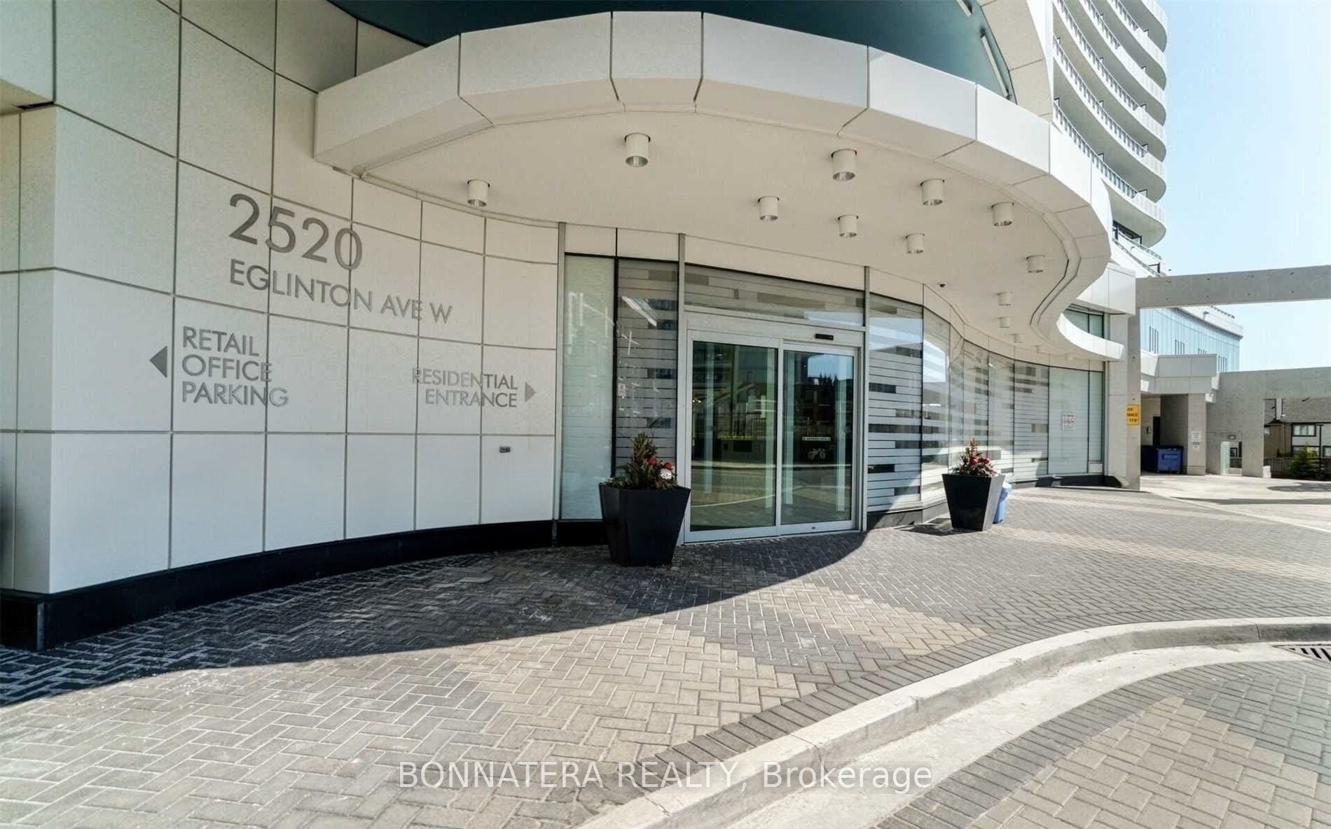 2520 Eglinton Avenue W 1801, Mississauga, ON L5M 0Y2 photo 2
