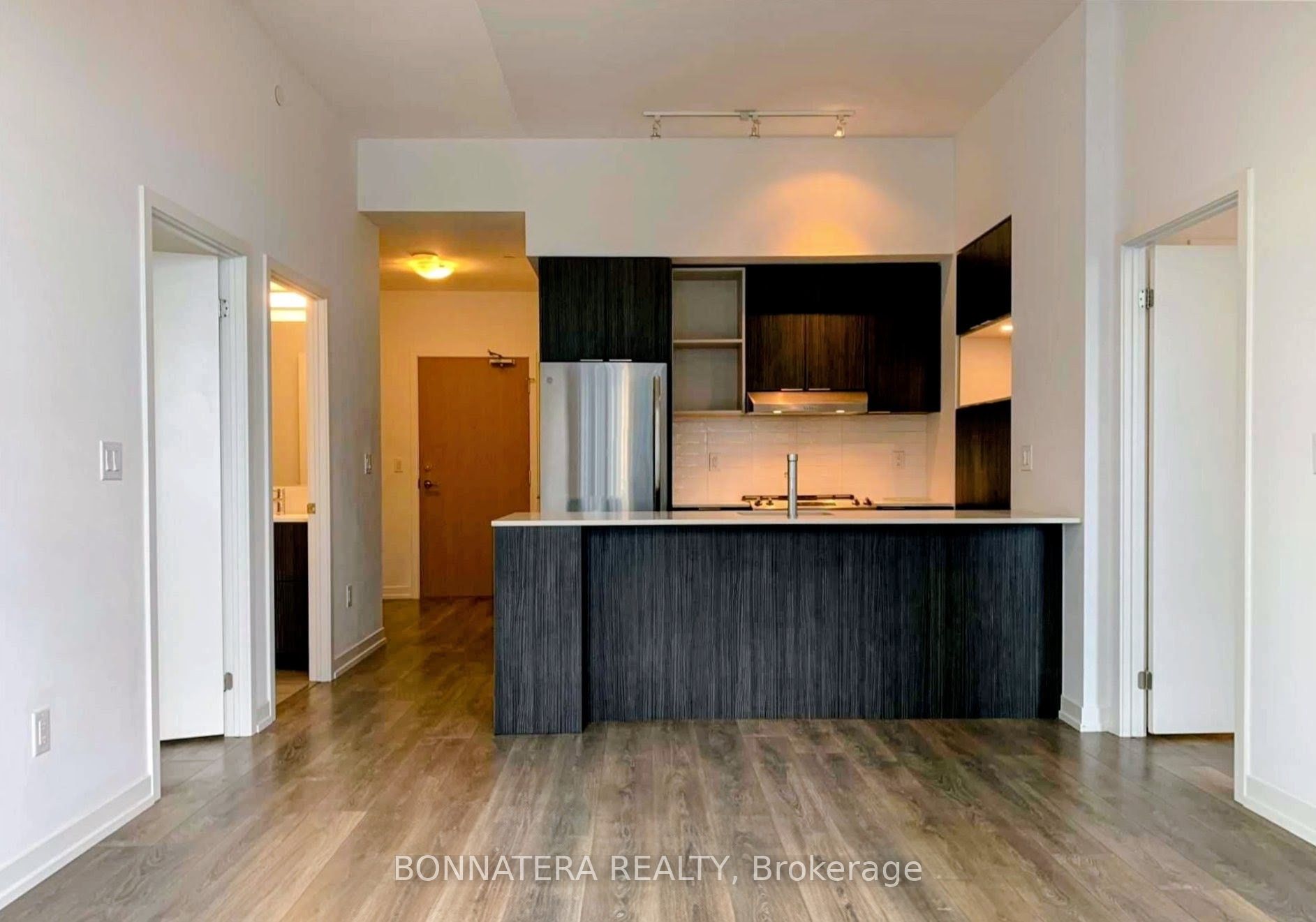2520 Eglinton Avenue W 1801, Mississauga, ON L5M 0Y2 photo 3